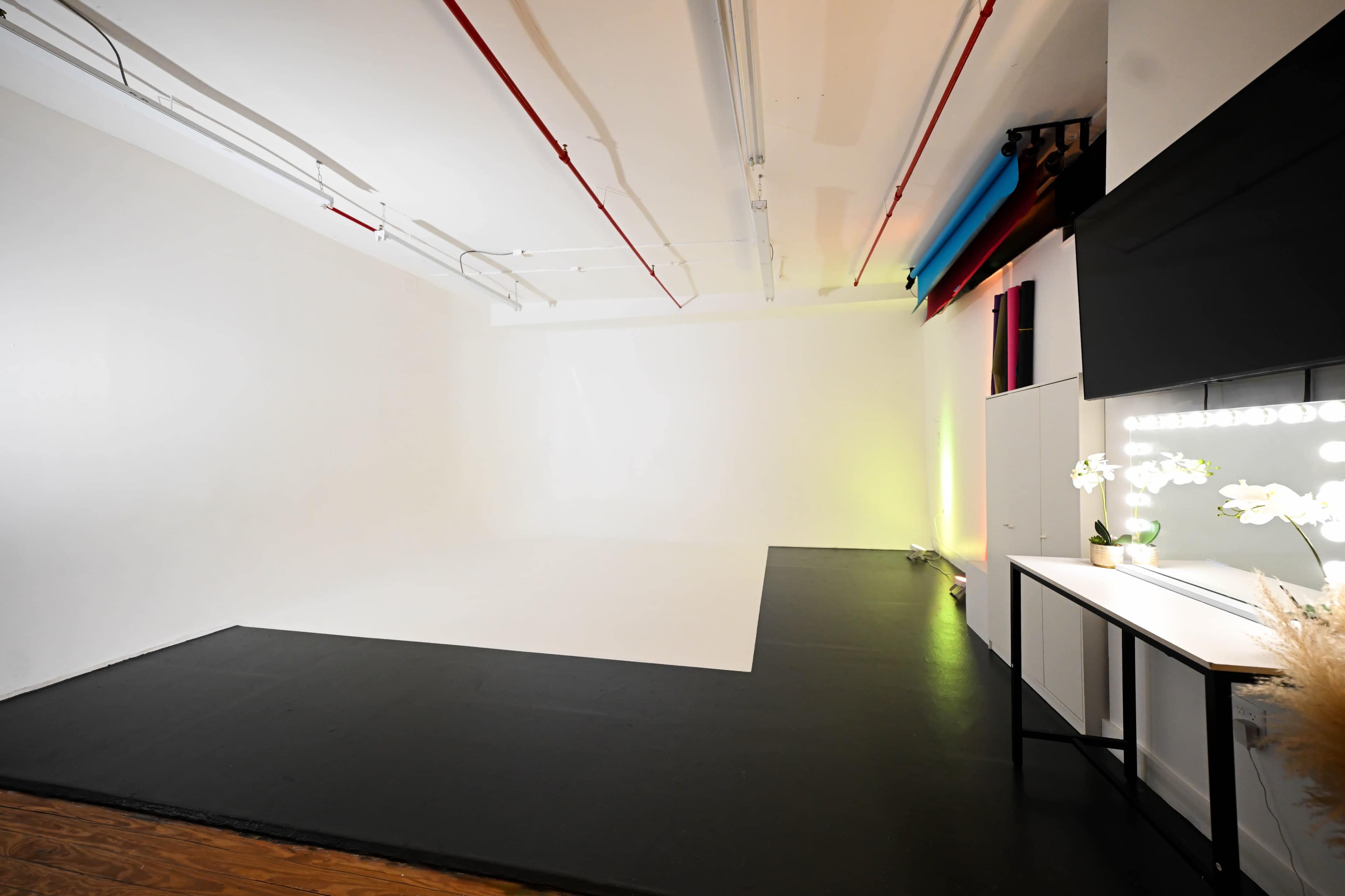 Urban Studio & industrial Building Image in West Bronx, Bronx, NY