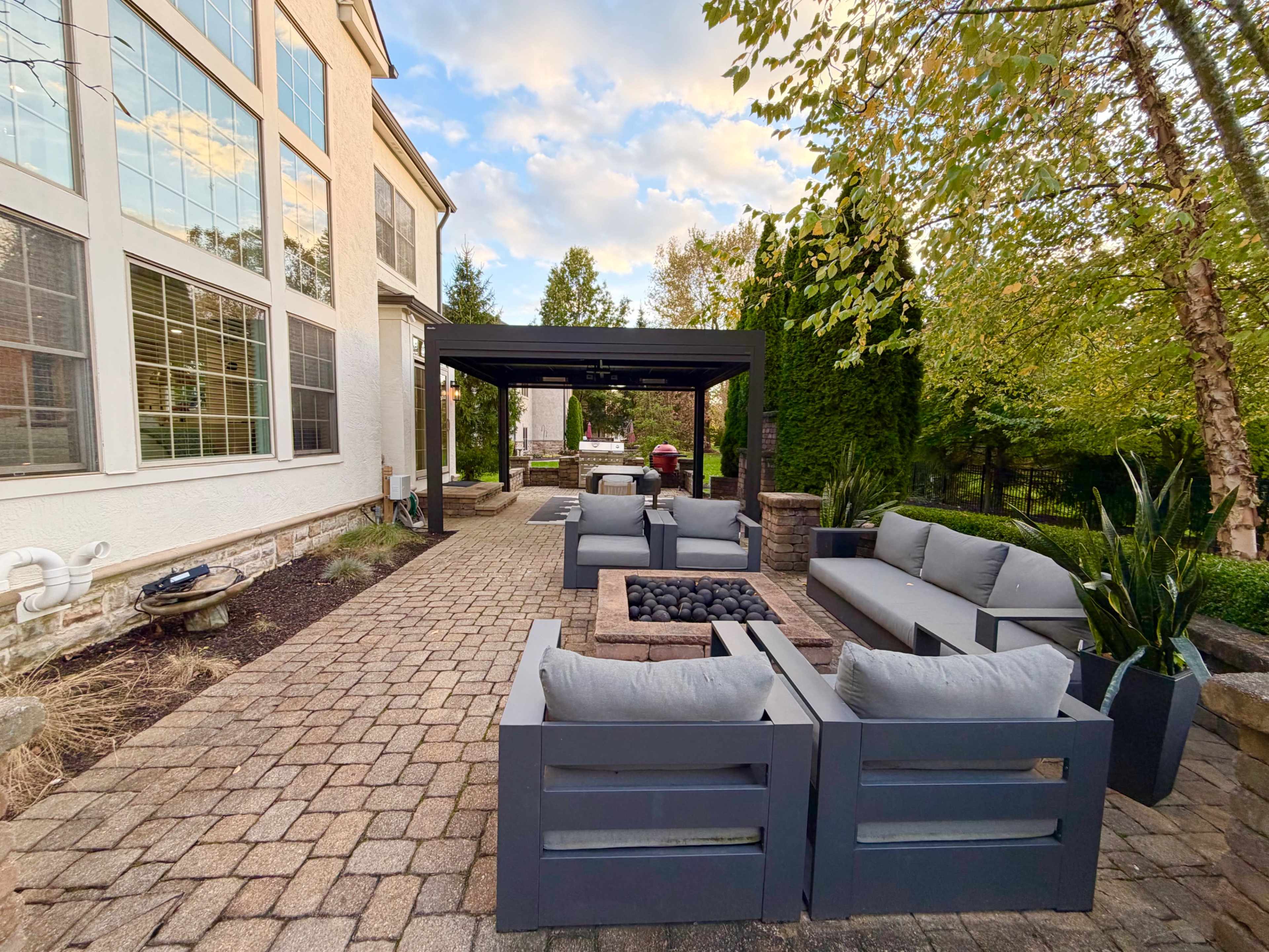 Modern Luxury Content House | Natural Light, Designer Kitchen + Outdoor Lounge Image in Tidewater at New Albany, New Albany, OH