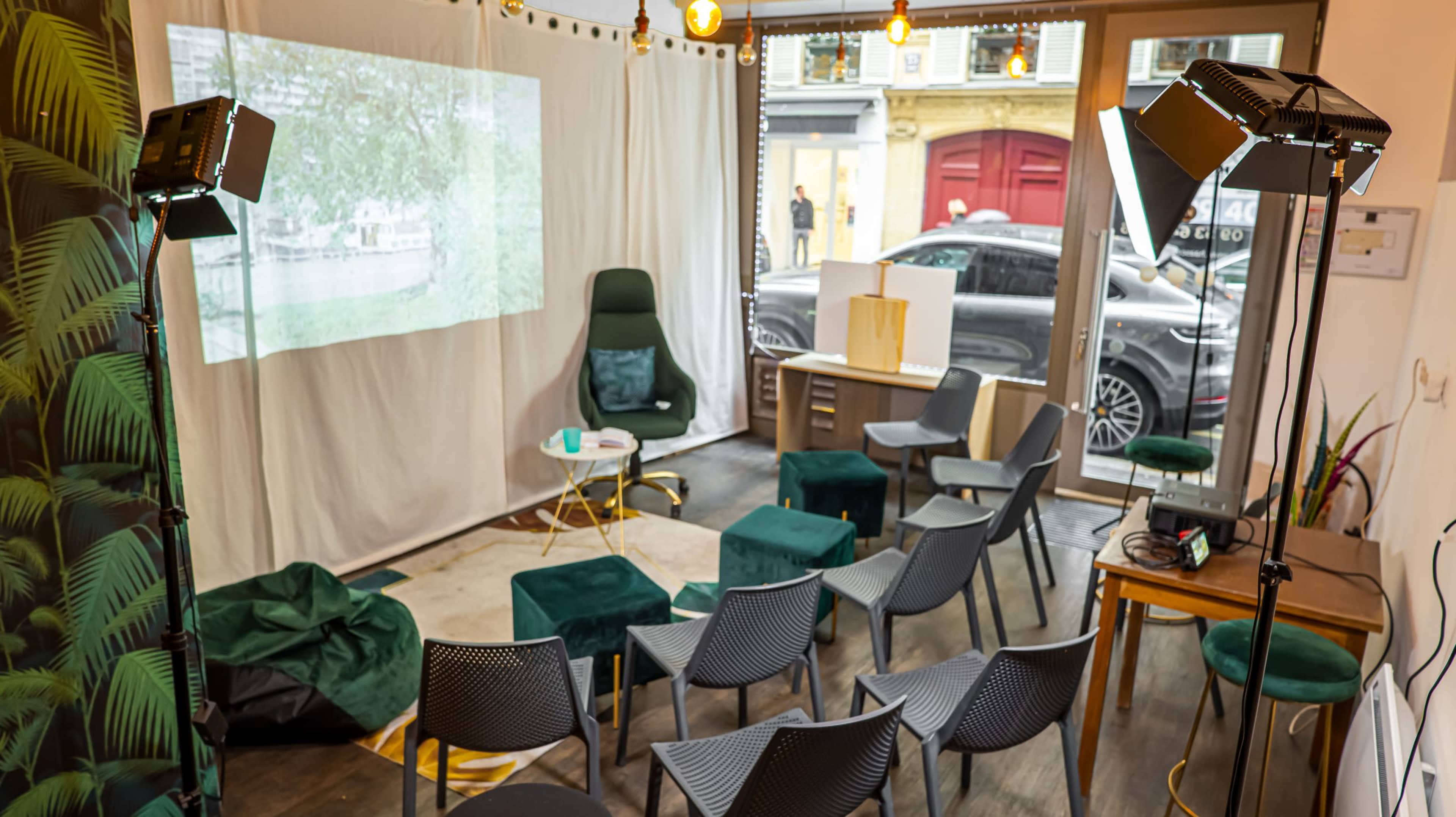 Organisez vos réunions, formations ou présentations dans le triangle d'or de Paris Image in Saint-Philippe-du-Roule, Paris