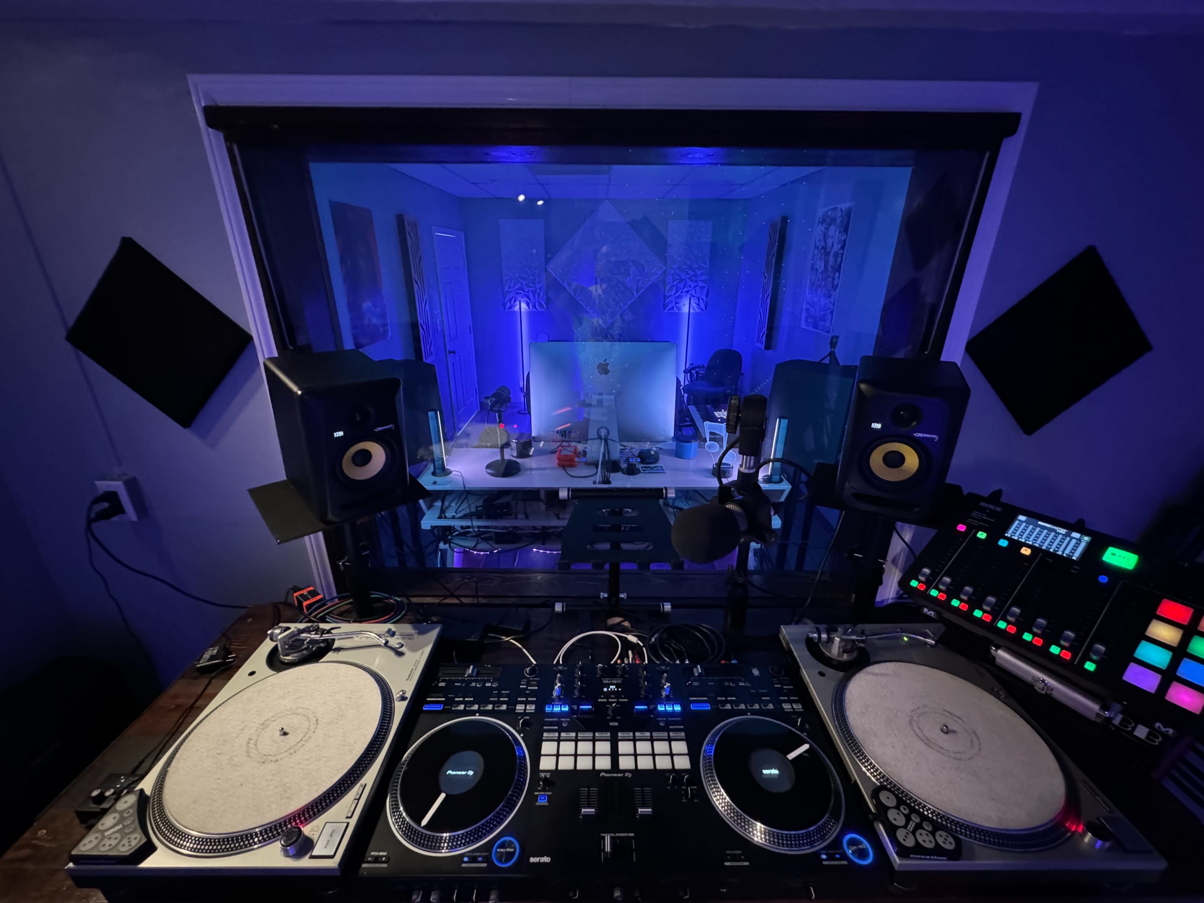 Antelope Valley Recording studio with Podcast room Image in Lancaster, Lancaster, CA