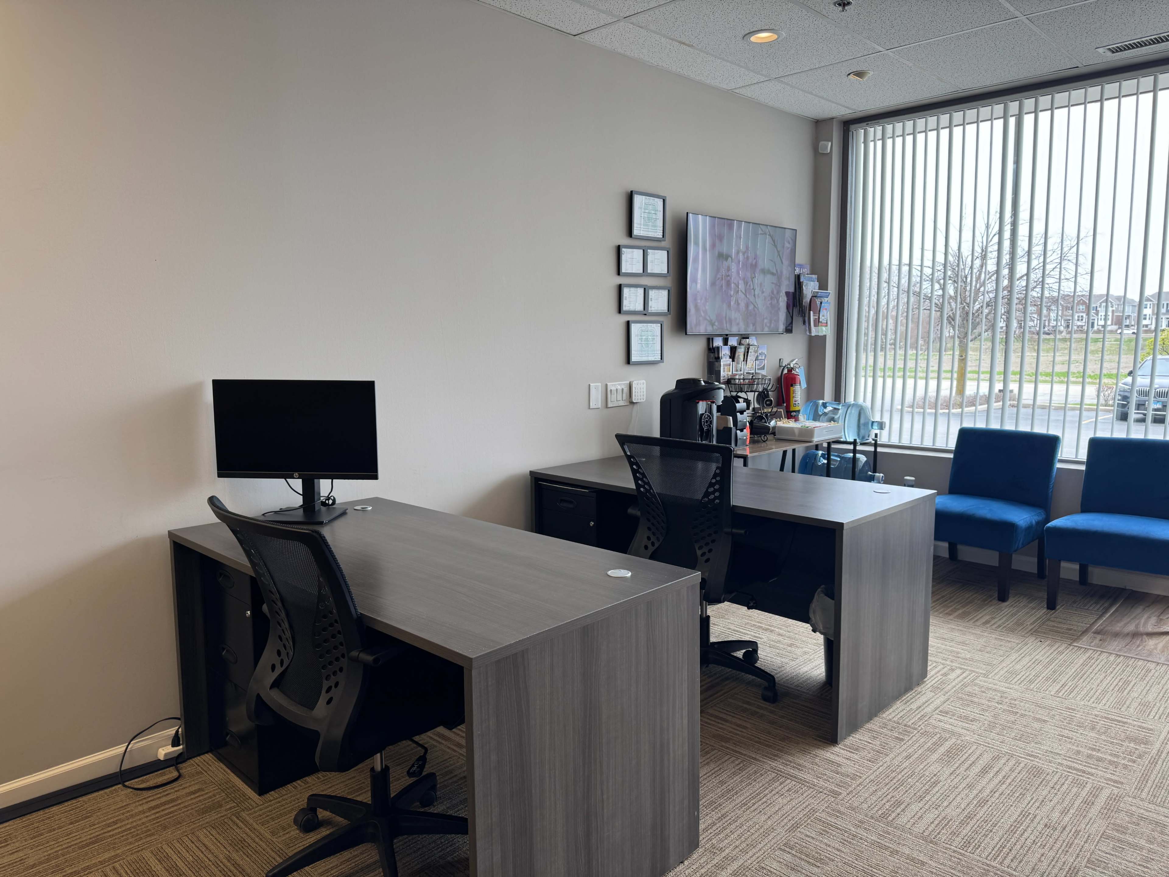 Clean and Contemporary Desk Space in a Business-Friendly Setting Image in Orland Township, Orland Park, IL