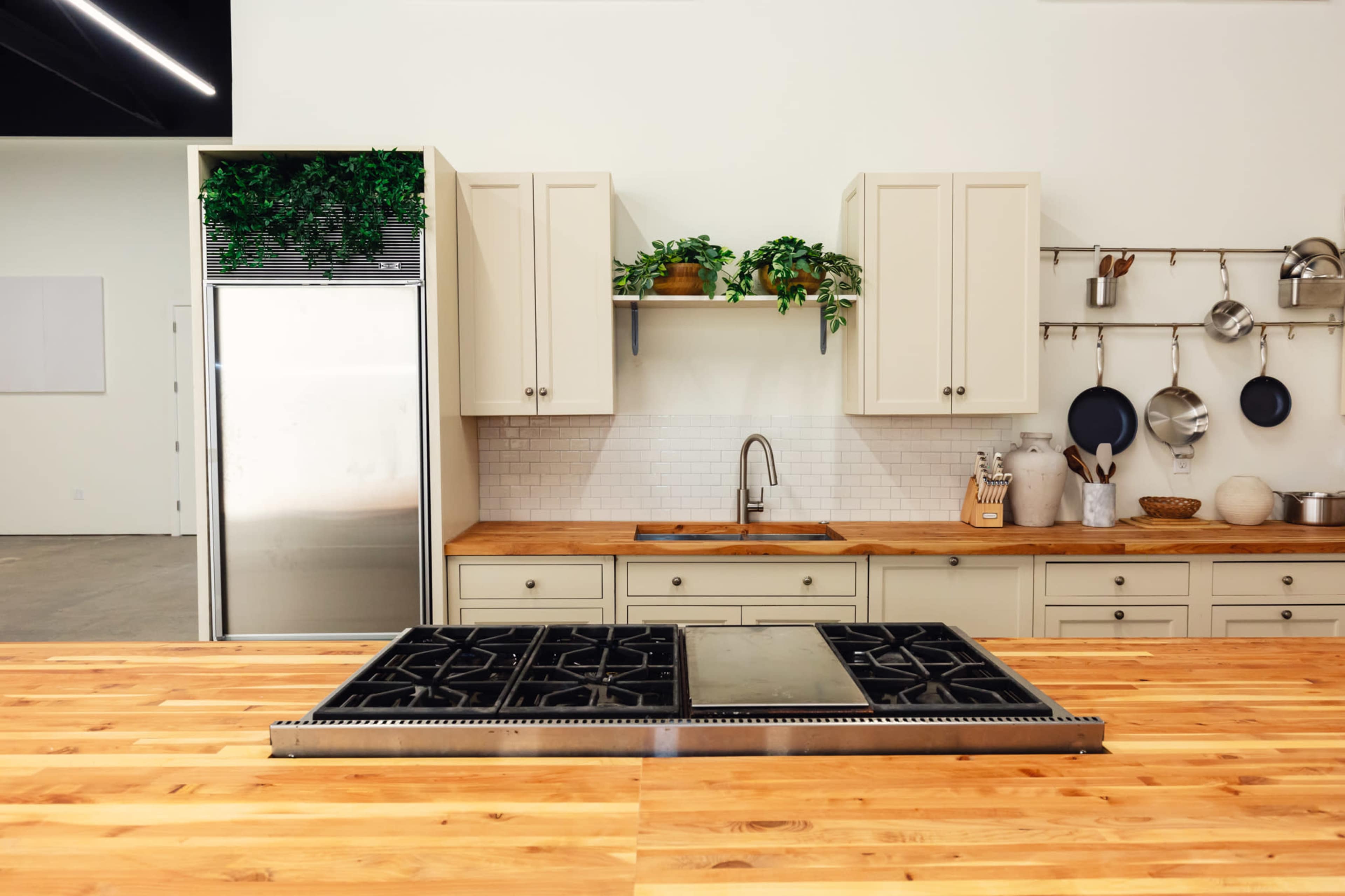 Studio Kitchen w/ Amenities Image in Southeast Portland, Portland, OR