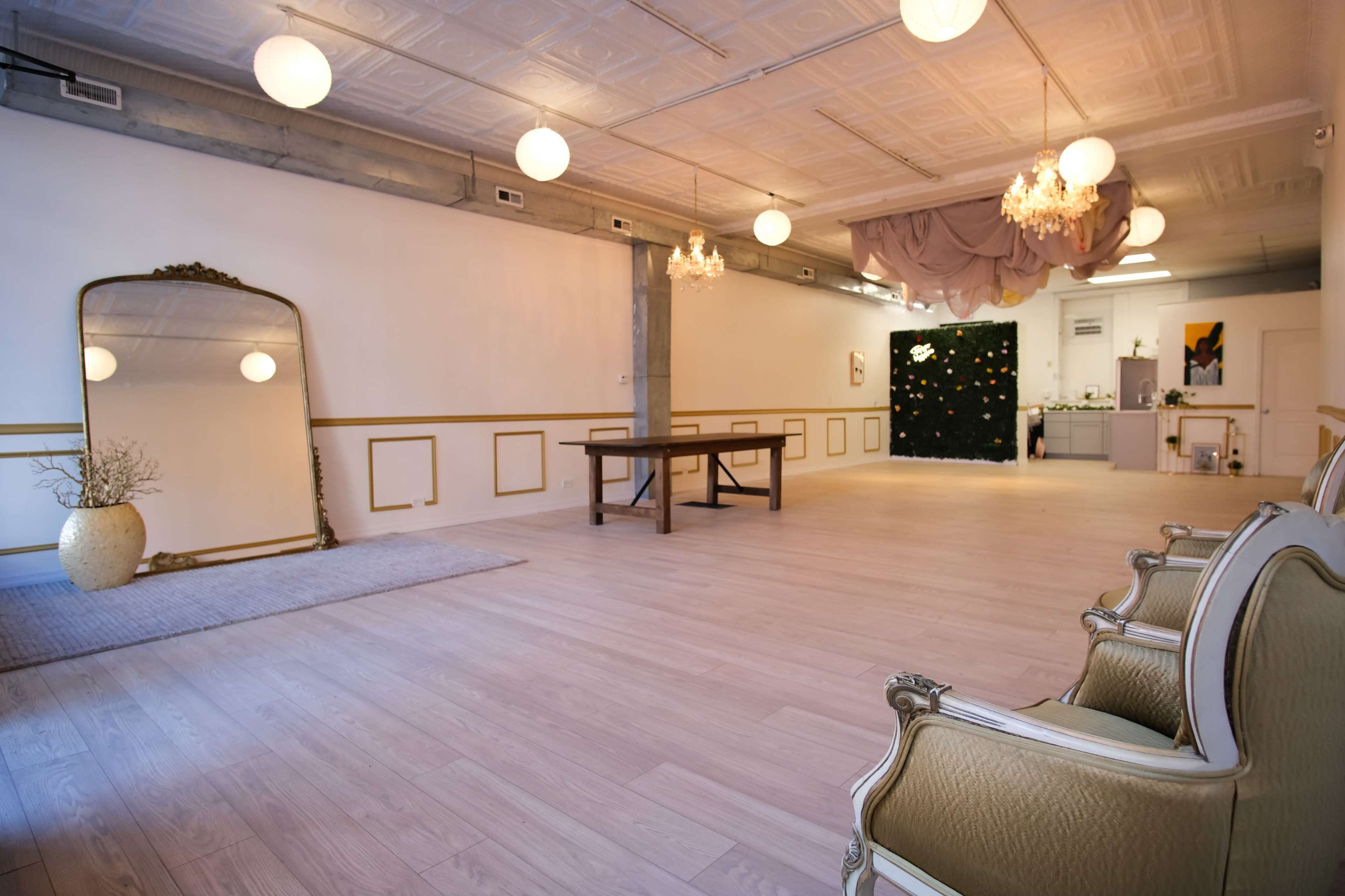We have a beautiful space in Logan square, an urban and newly developed neighborhood. Image in Logan Square, Chicago, IL