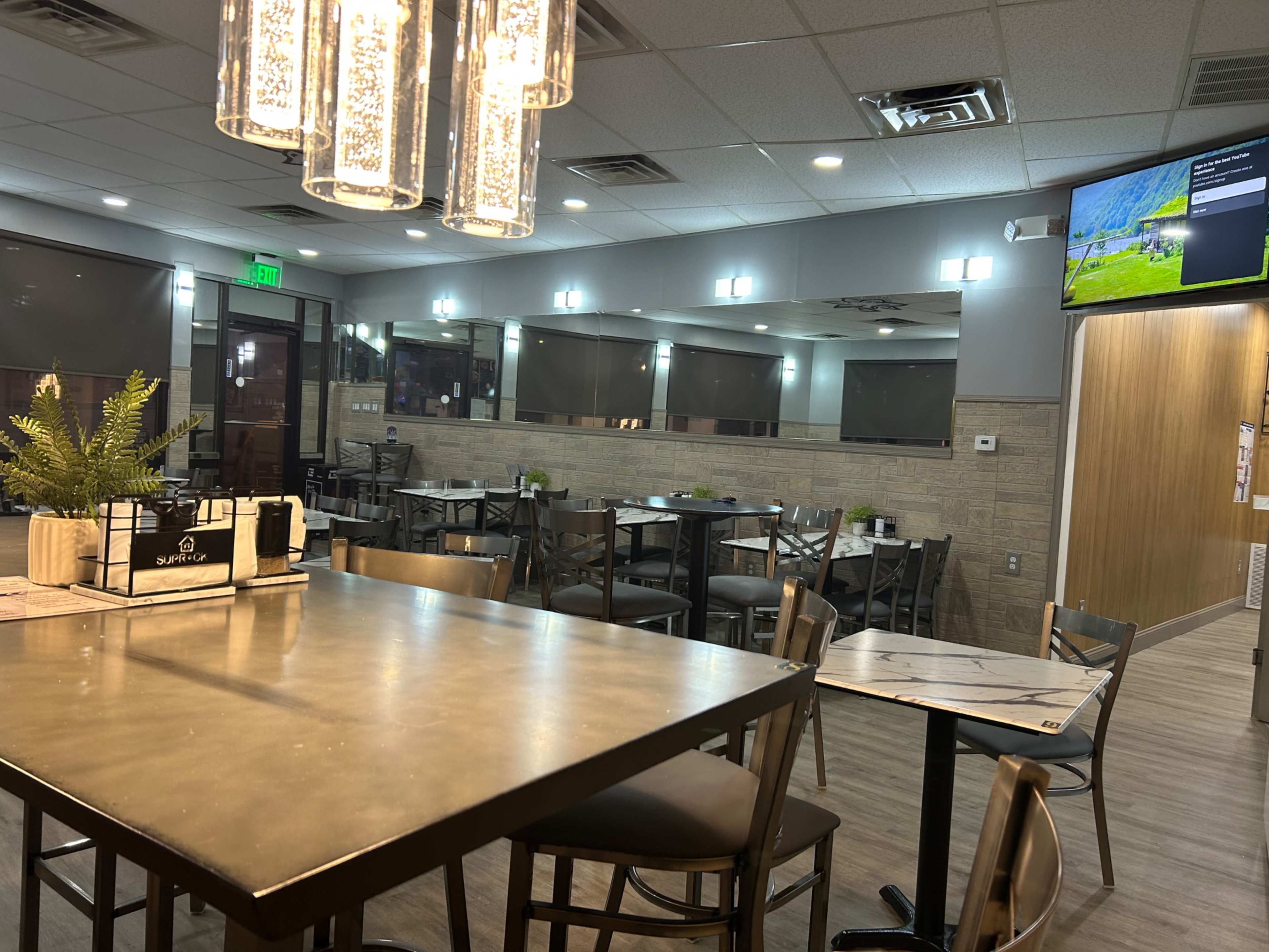 Modern Restaurant Event Space Image in Tuckahoe, Henrico, VA