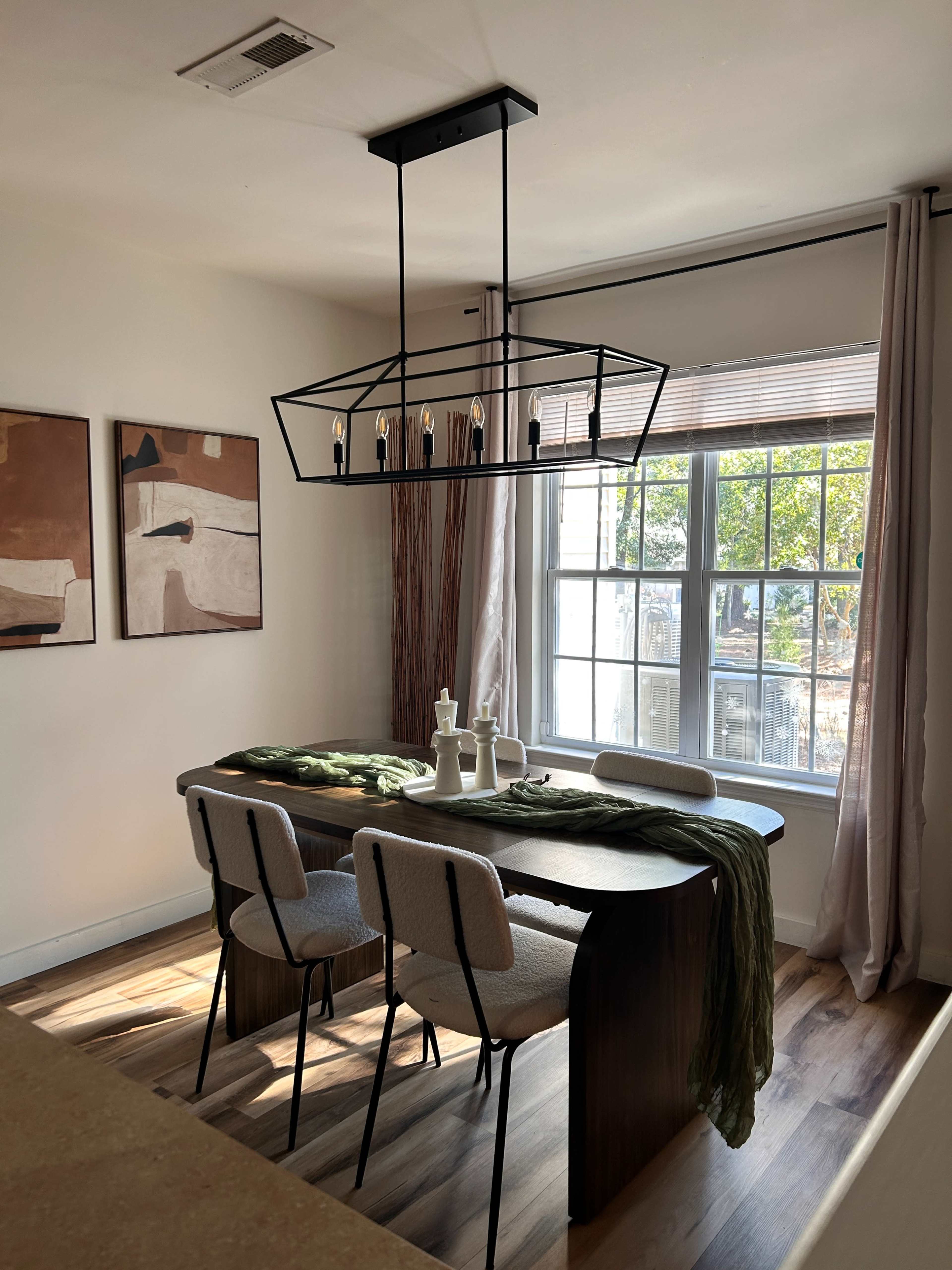 Organic Modern Retreat Near Charleston – Stylish Townhouse with Patio Image in , Charleston, SC