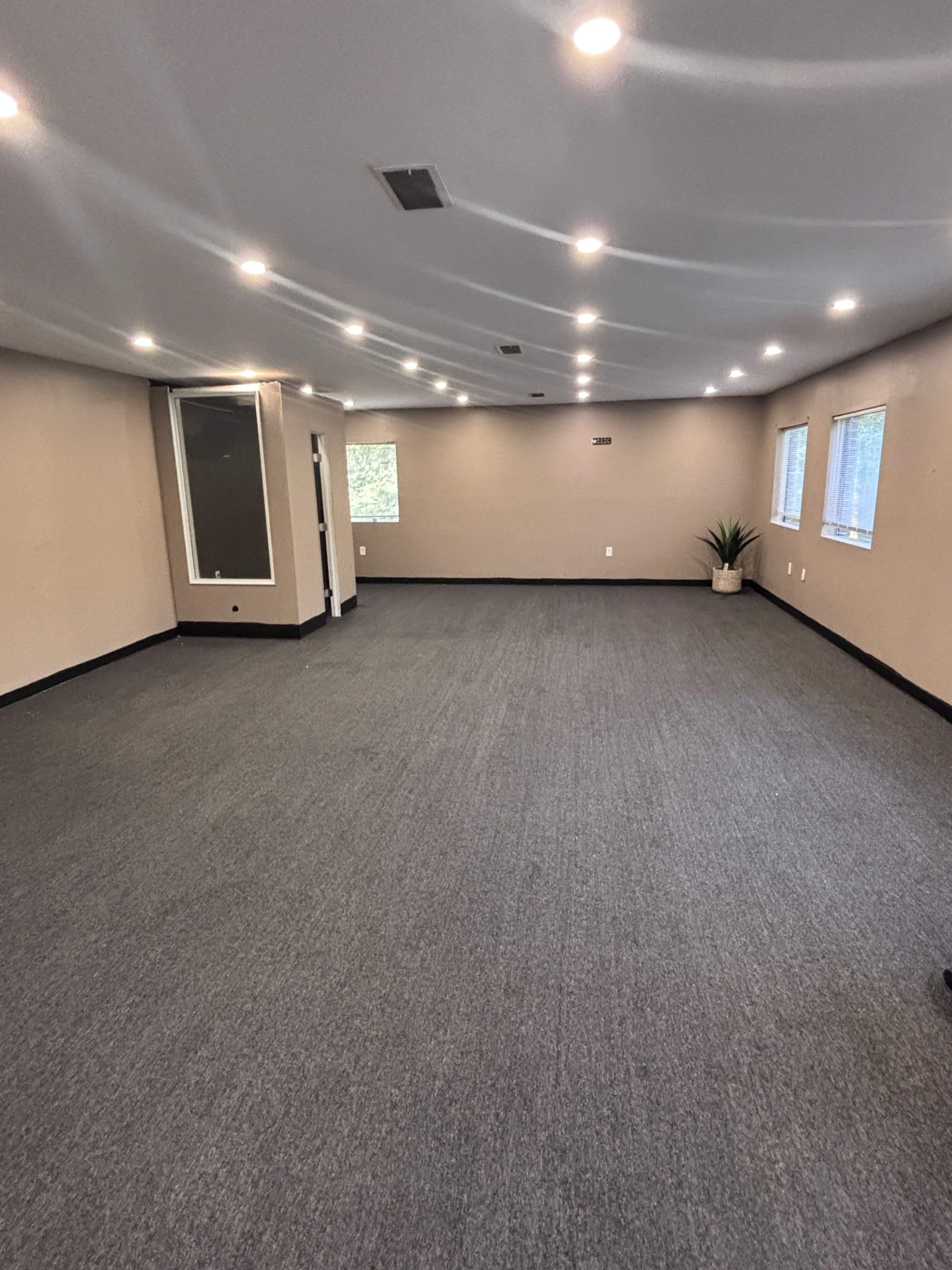 Modern Multi-Purpose Suite with Natural Light & Parking Image in St Charles, Waldorf, MD