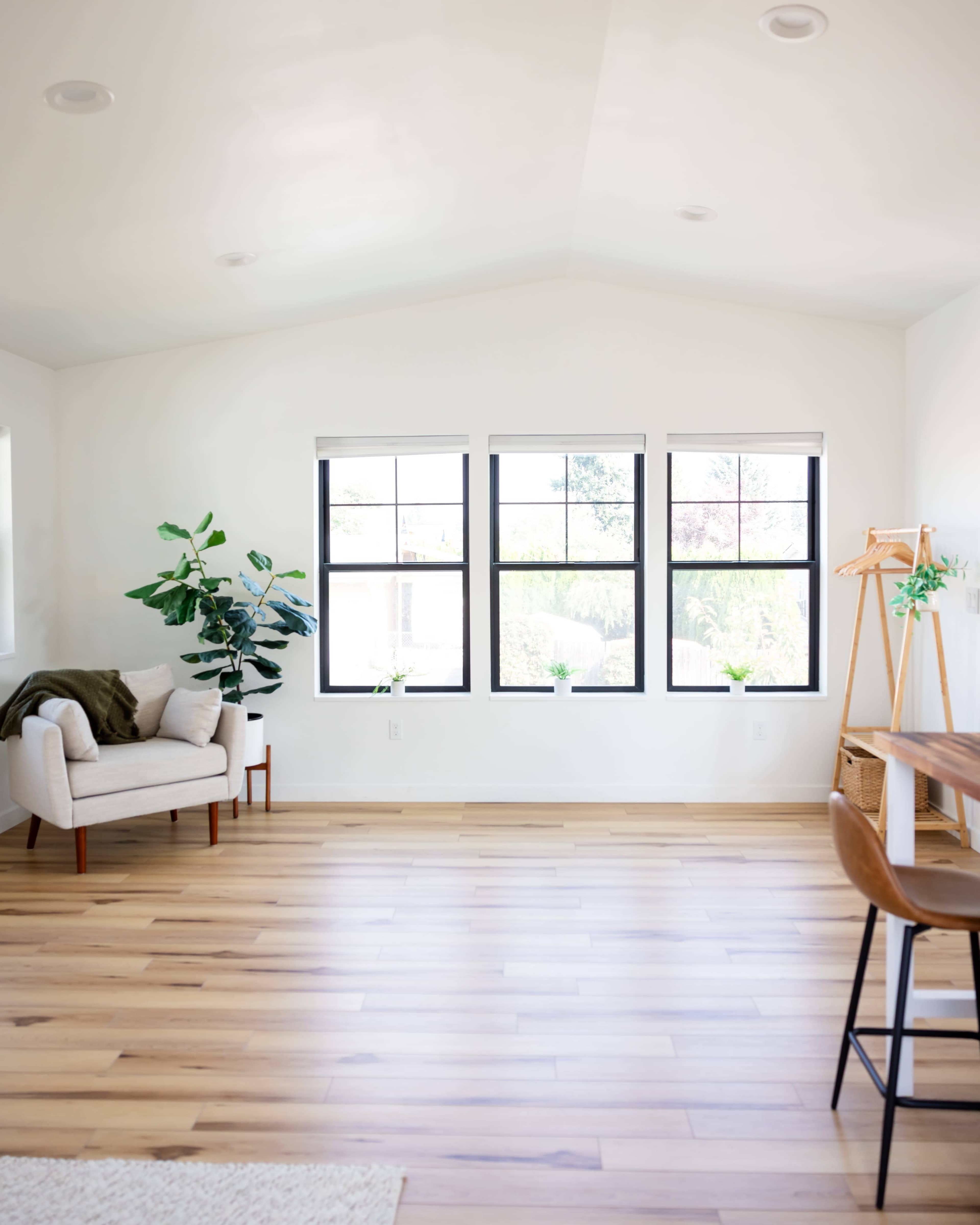 Bright Tacoma Meeting Space for Small Off-Sites Image in South End, Tacoma, WA