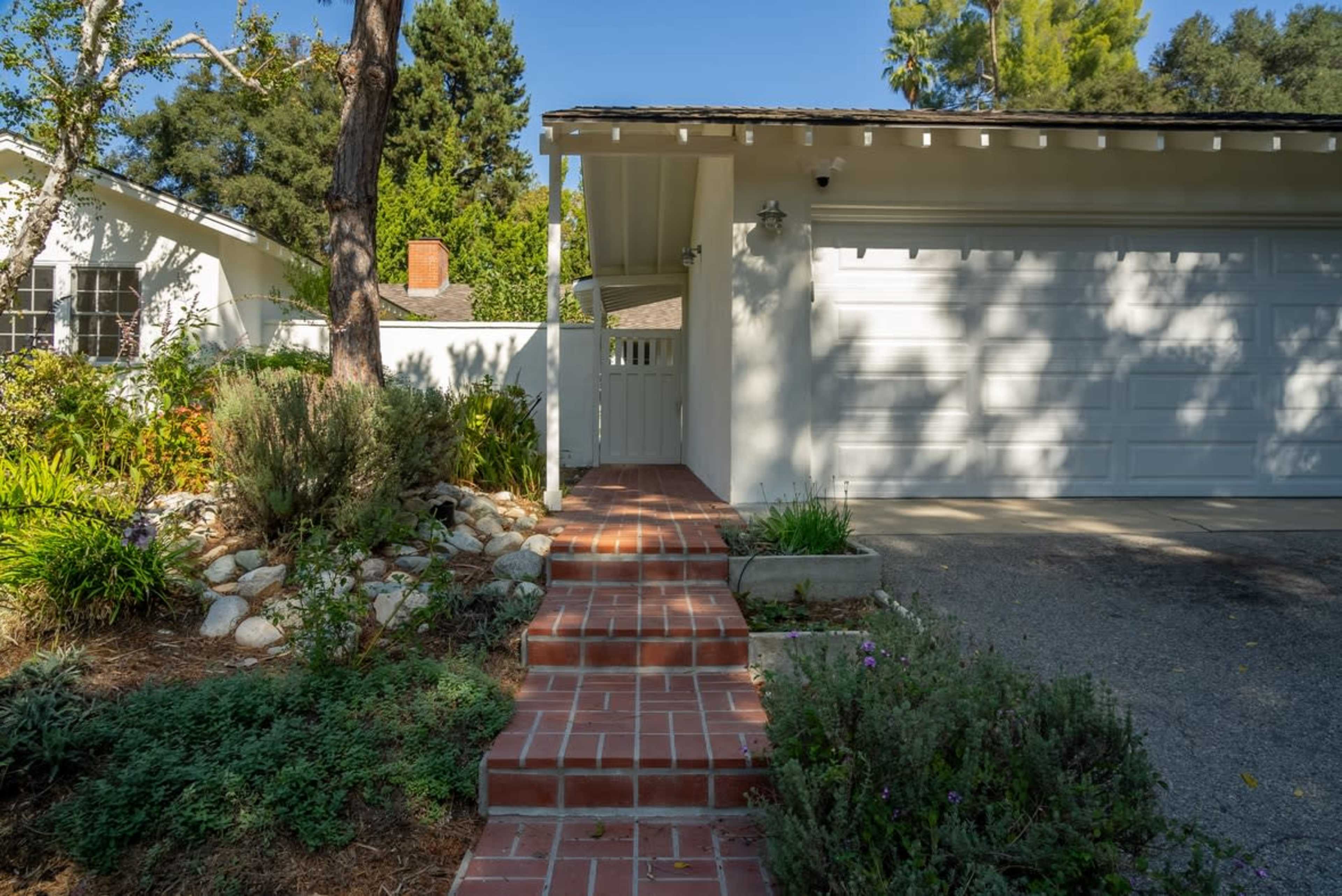 Mid-Century Ranch Oasis in Pasadena Image in South Arroyo, Pasadena, CA