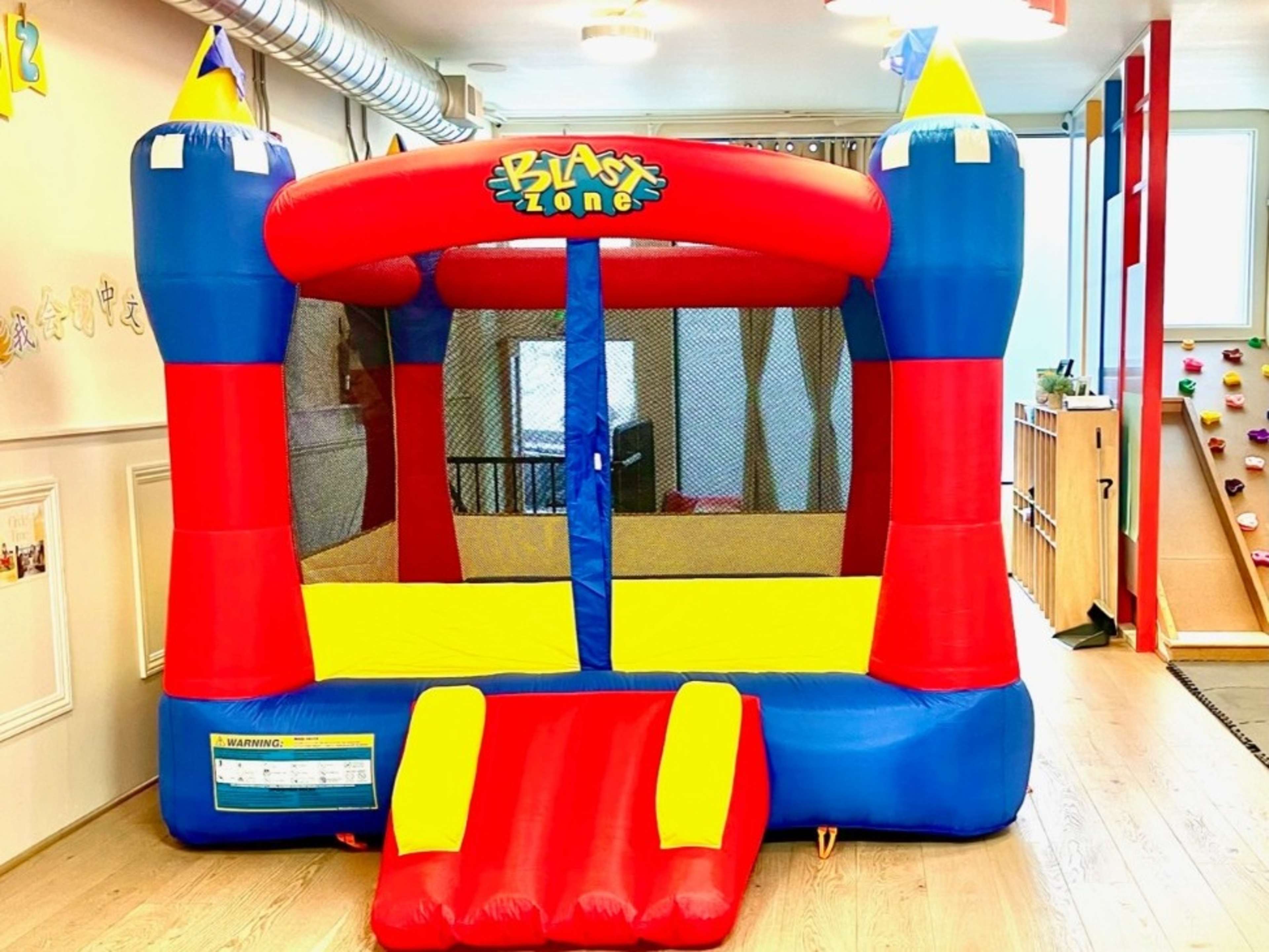 CASTLE Bounce House
