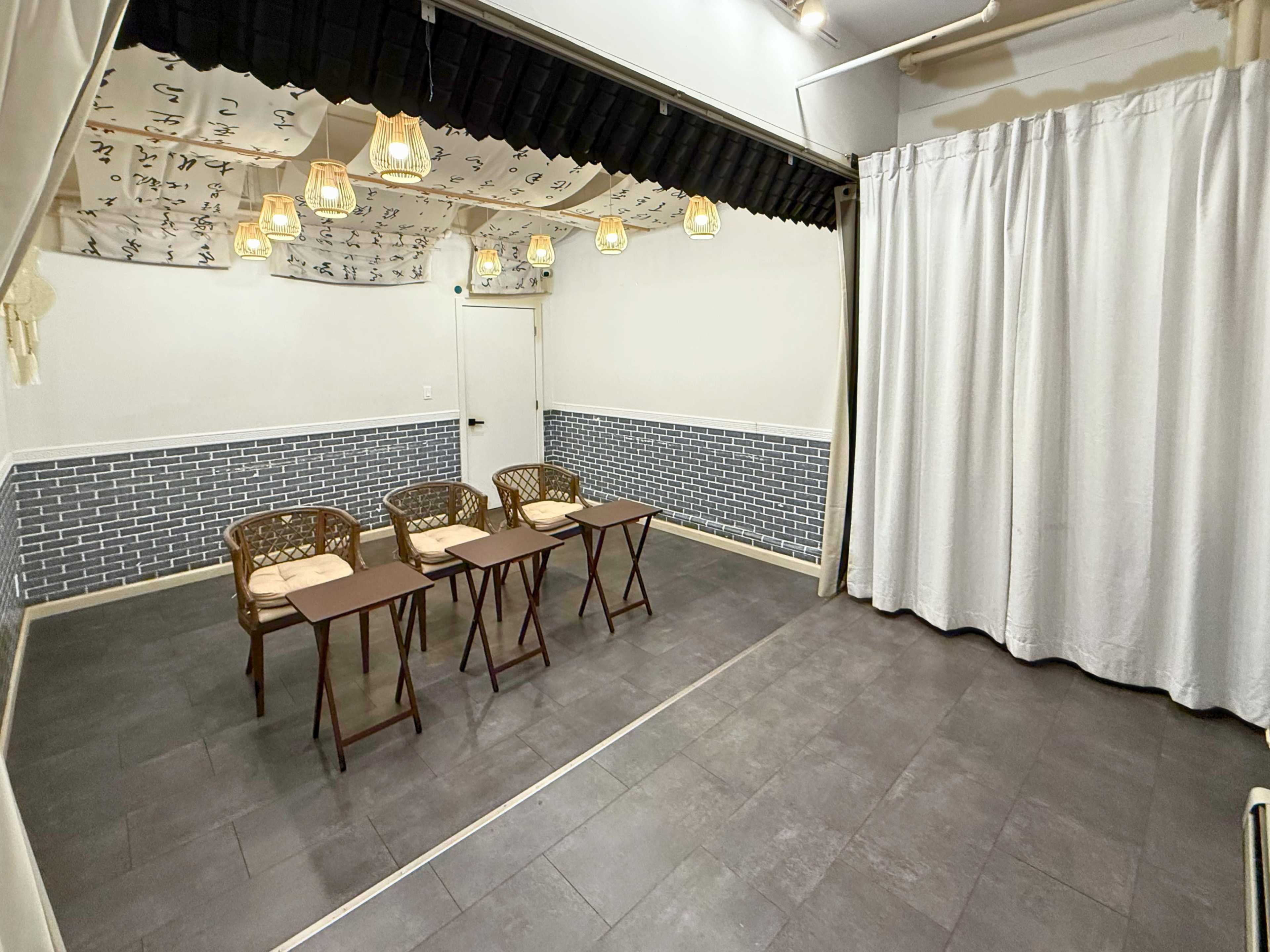 Multipurpose Studio with Stage for Auditions, Meetings, and Events Image in Midtown Manhattan, New York, NY