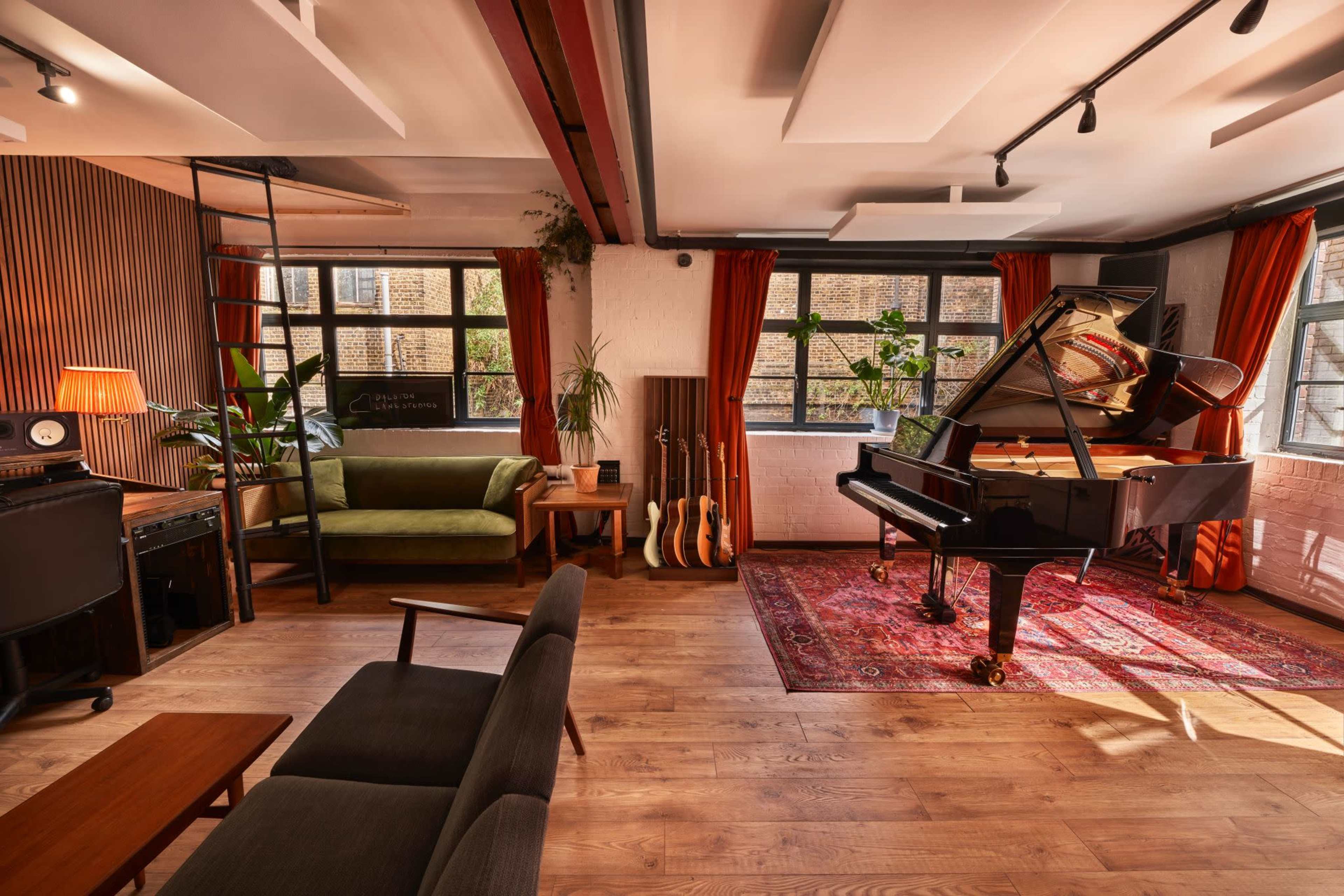 East London Daylight Music Recording Studio Image in Hackney, London, ENG