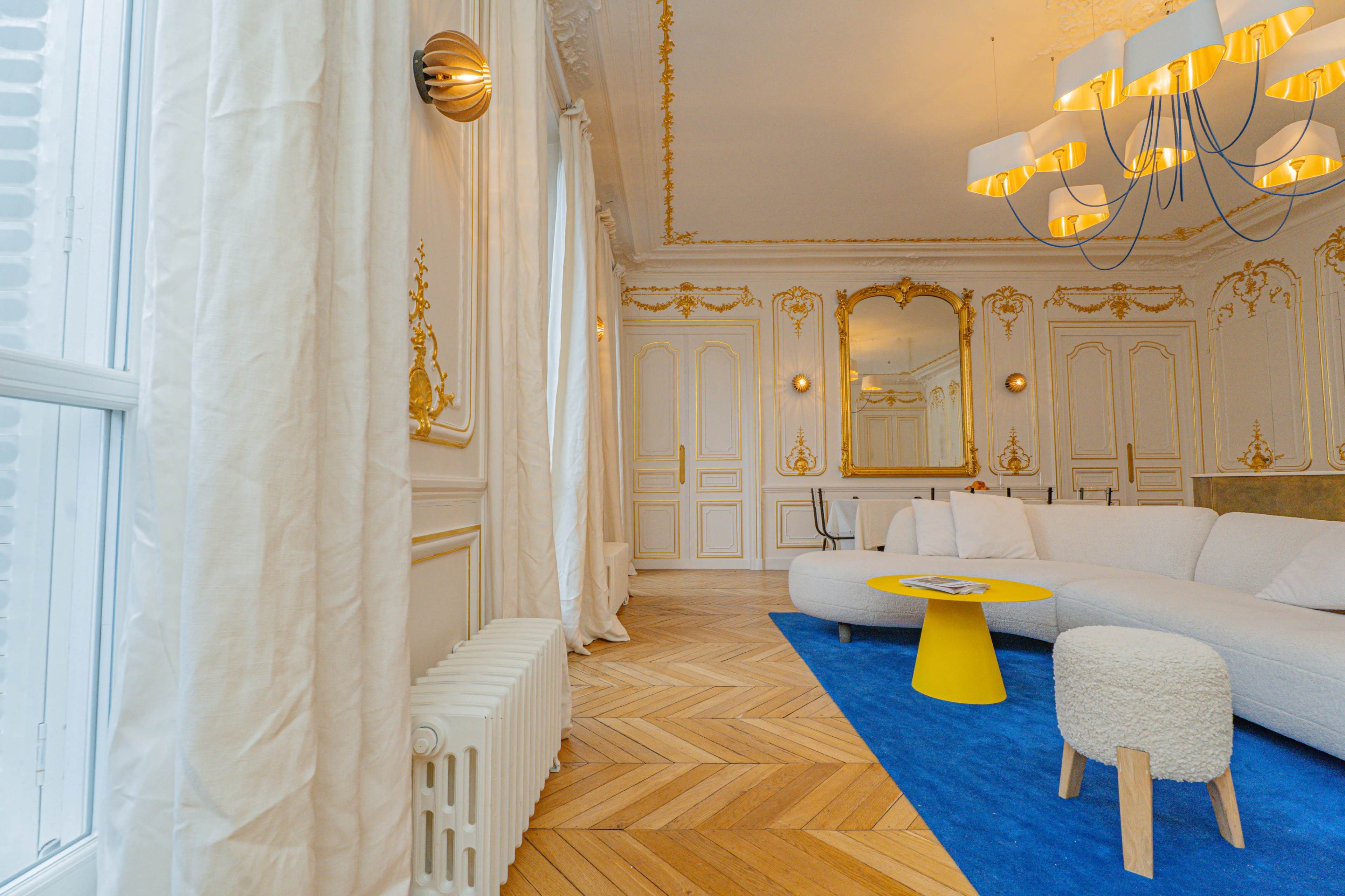 Le Salon Louis XIV Image in Saint-Georges, Paris