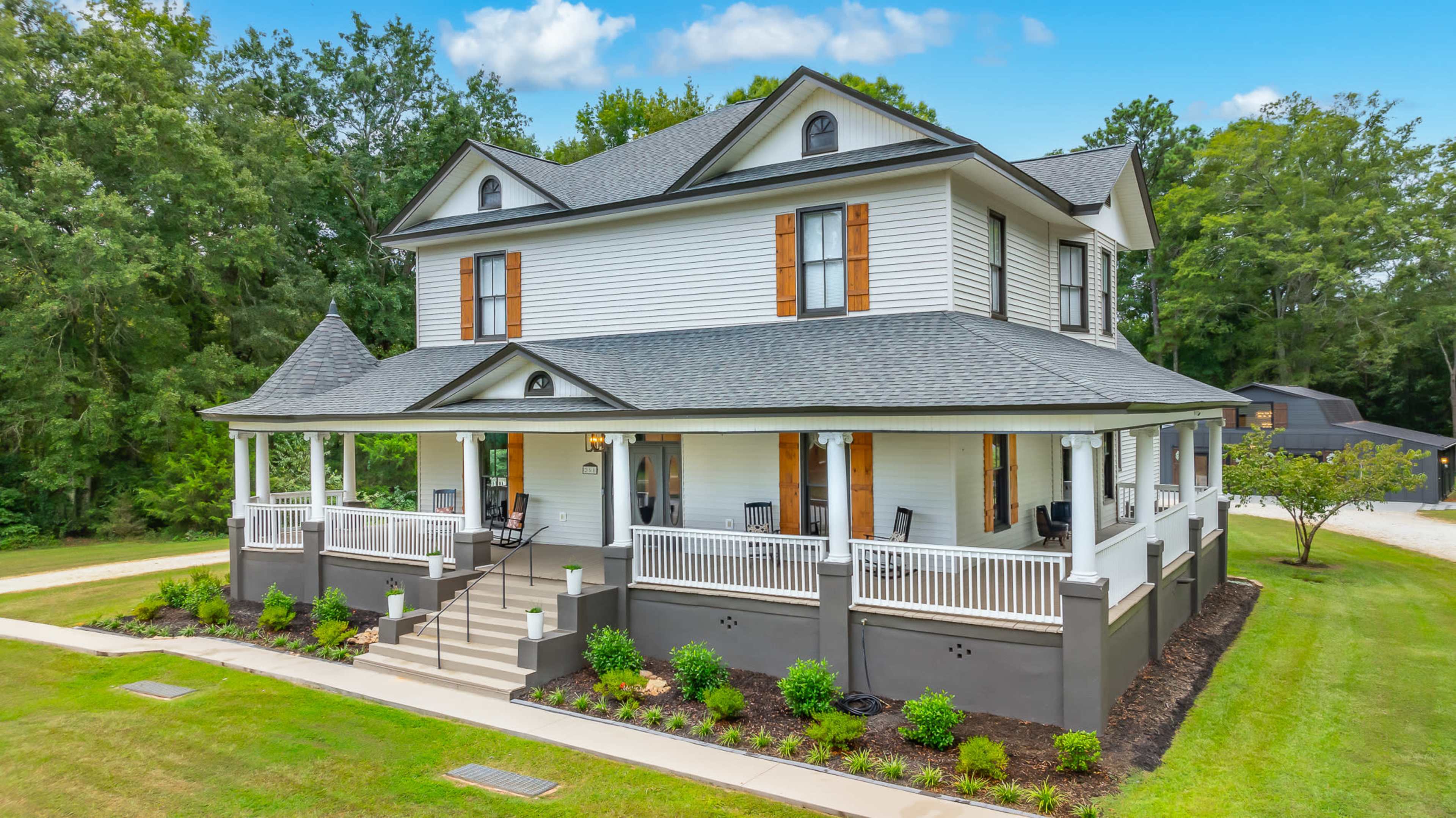 Stunning Victorian Mini Mansion Image in Cross Hill, Cross Hill, SC