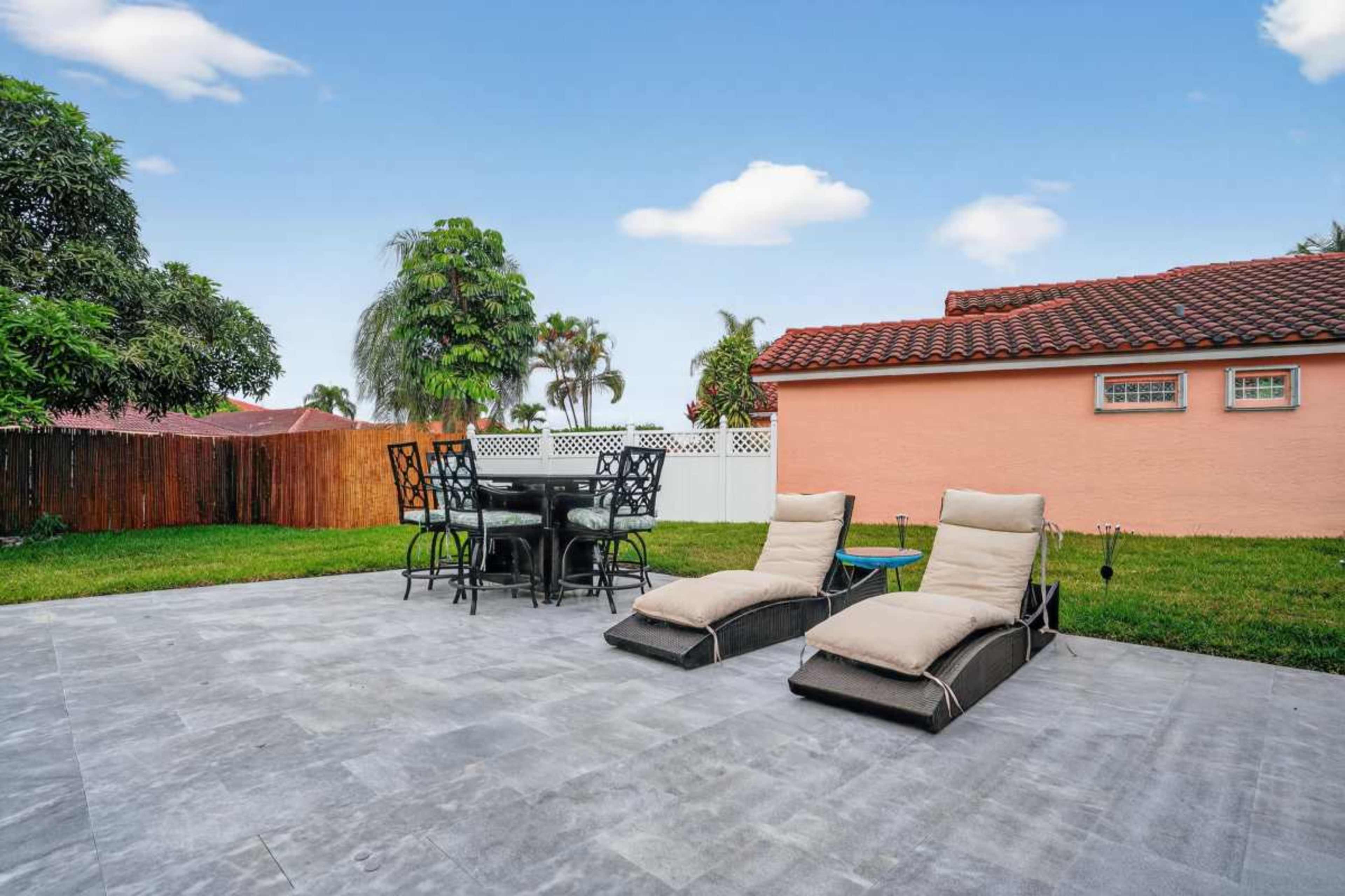 Spacious House for Birthdays, Parties, Quinces, Gatherings. Image in , miami gardens, FL