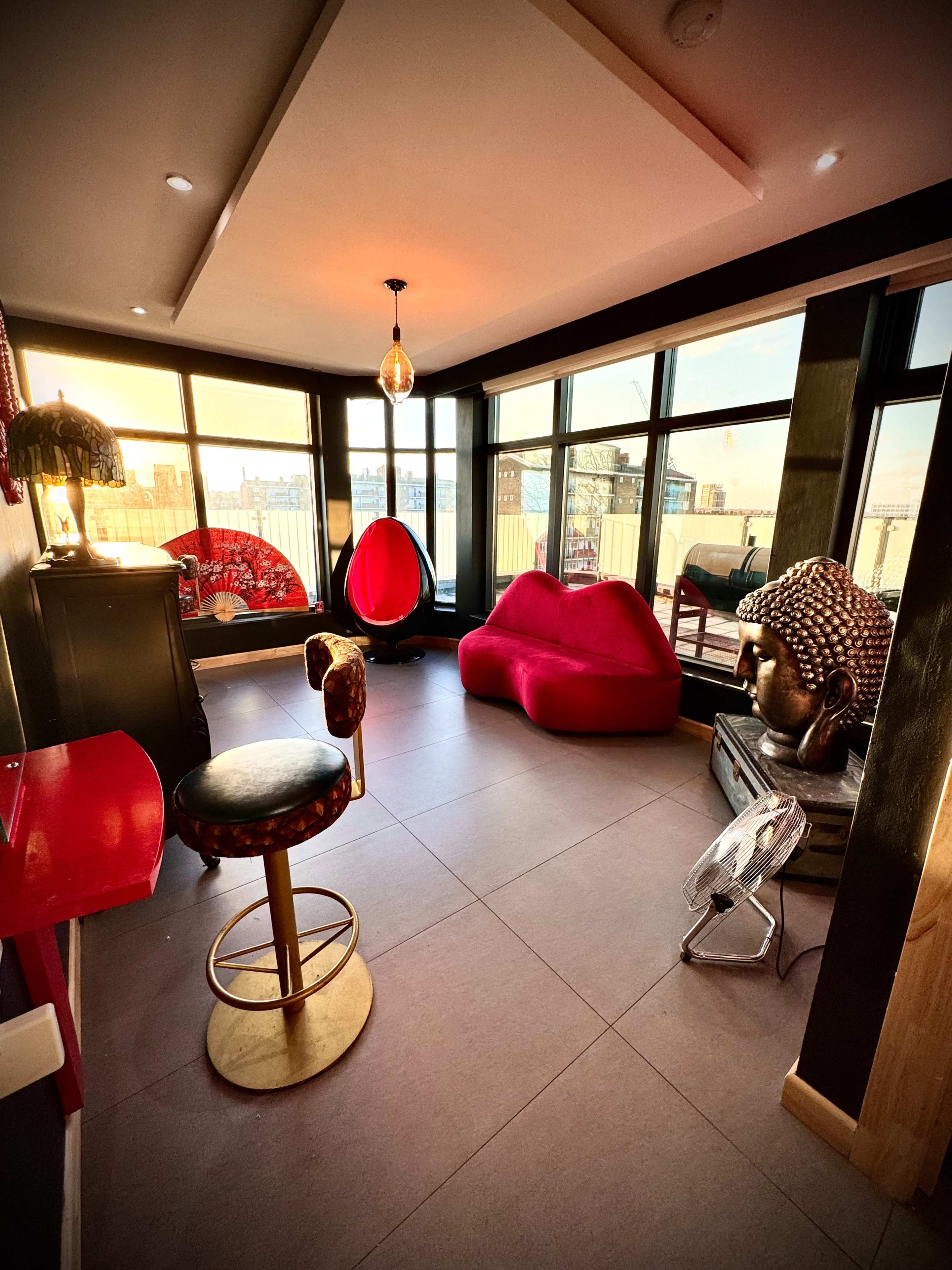 Designer content house with rooftop hot tub Image in Camberwell, London, ENG