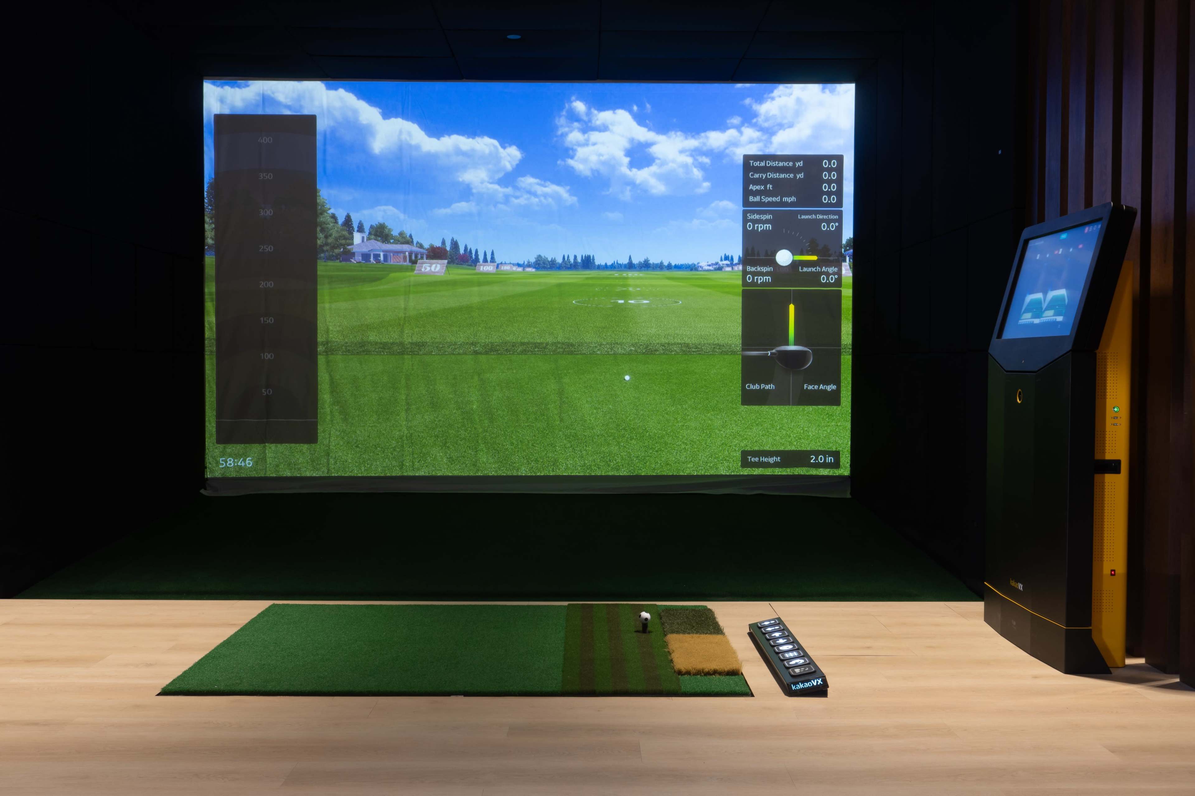 Spacious Golf Lounge with Cutting-Edge Simulators Image in Wheeling Township, Arlington Heights, IL