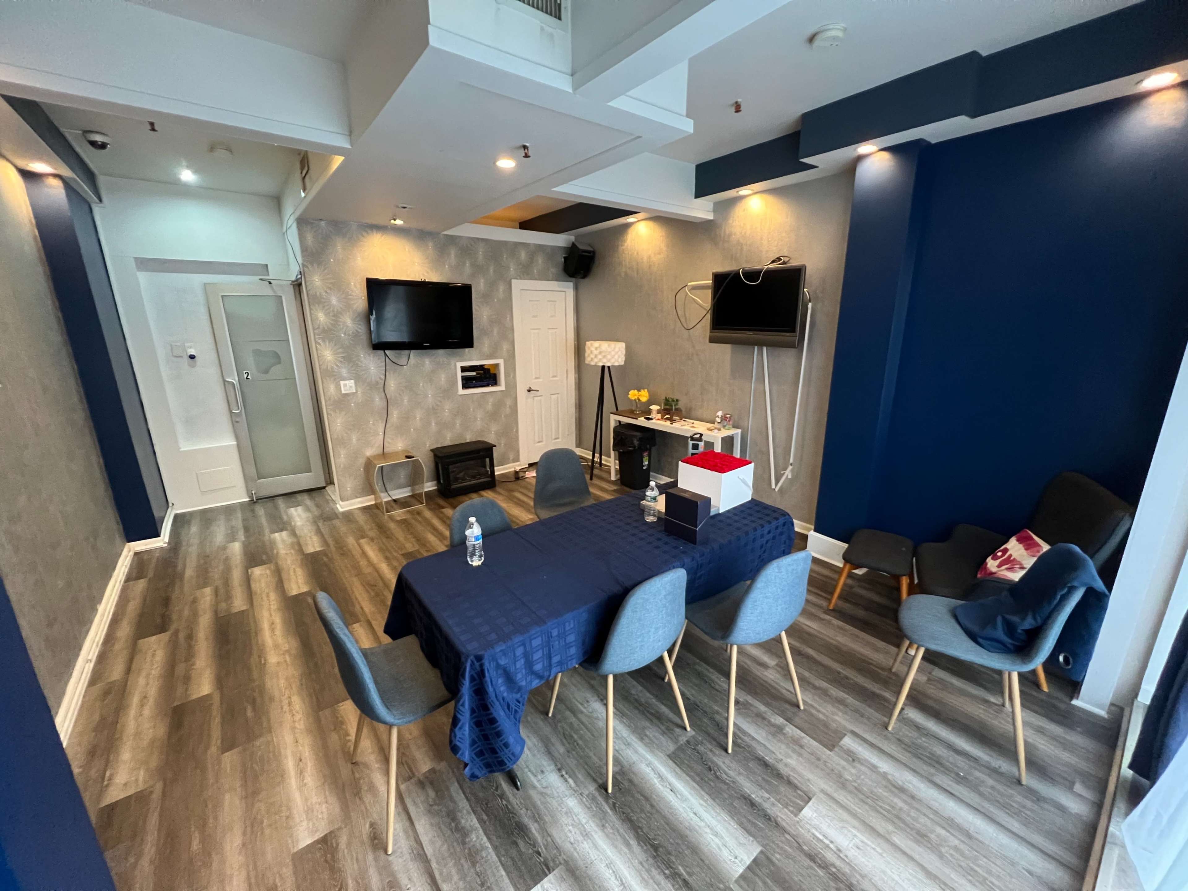 Sutton Bar Image in Midtown Manhattan, New York, NY