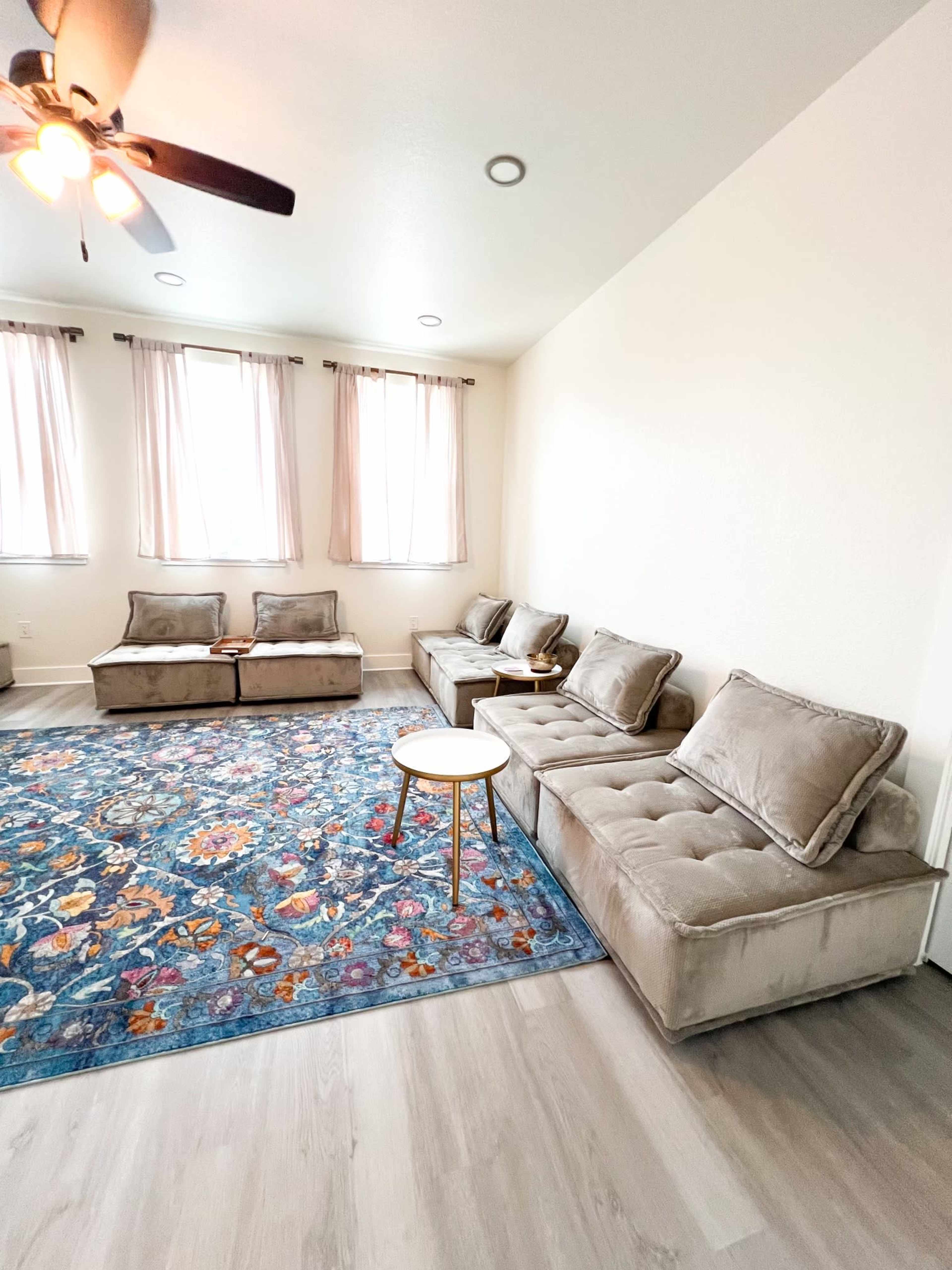 Spacious Light-filled Loft in Downtown Round Rock Image in Round Rock Original Plat, Round Rock, TX