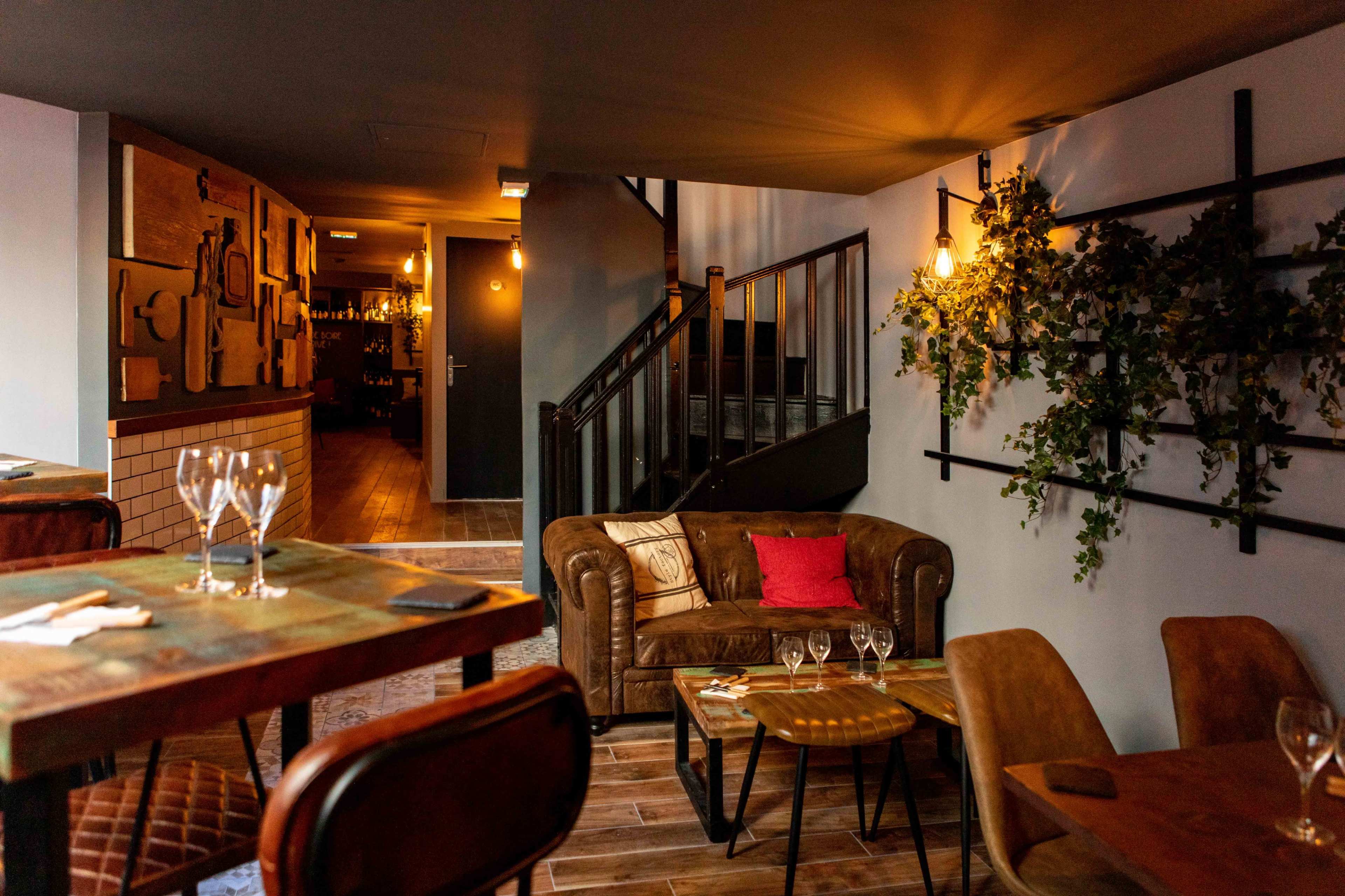 Restaurant industriel et convivial sur deux étages Image in Clignancourt, Paris