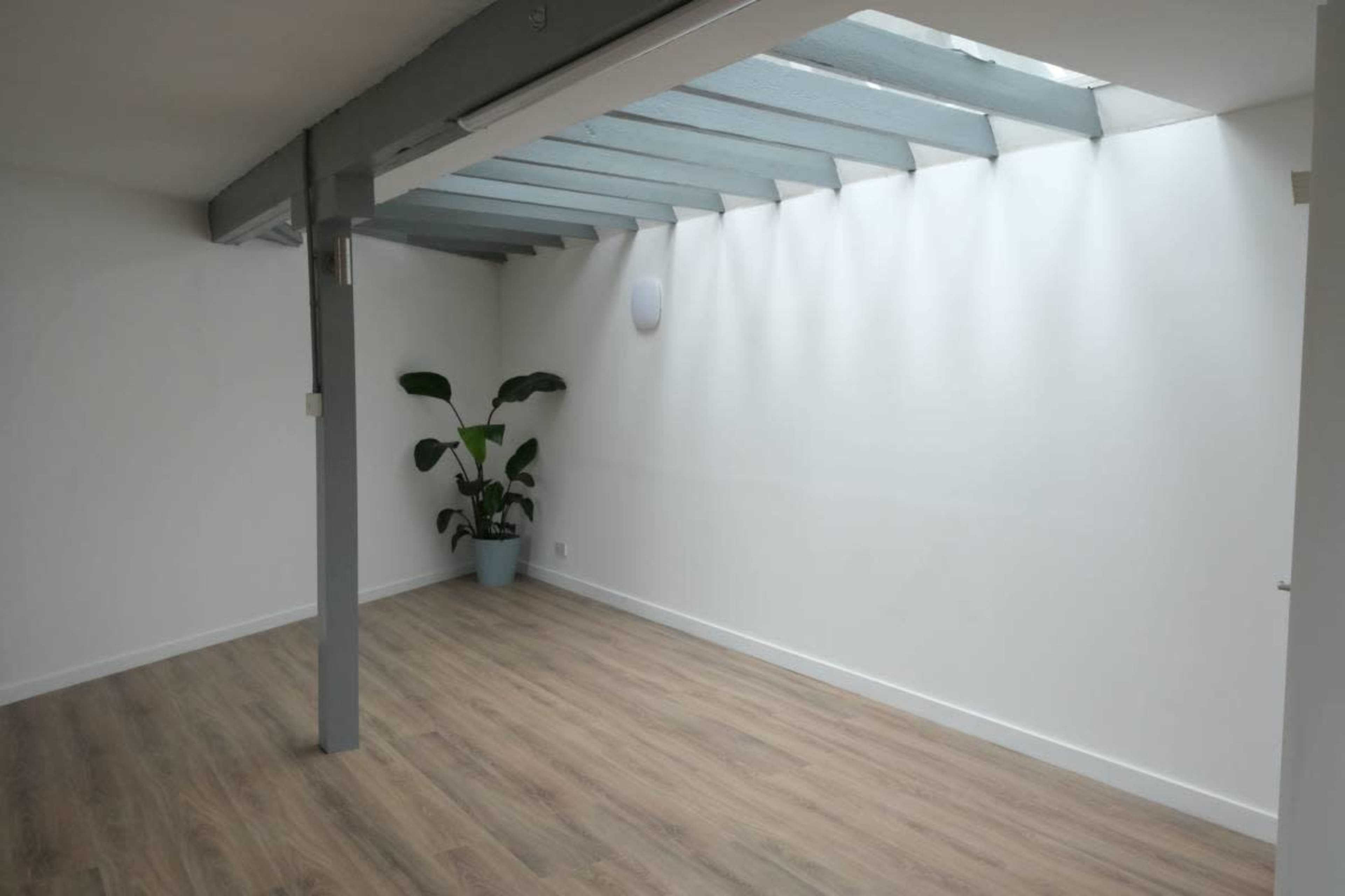 Light and Airy Loft Style Studio in Leith, Edinburgh Image in Leith, Edinburgh, SCT