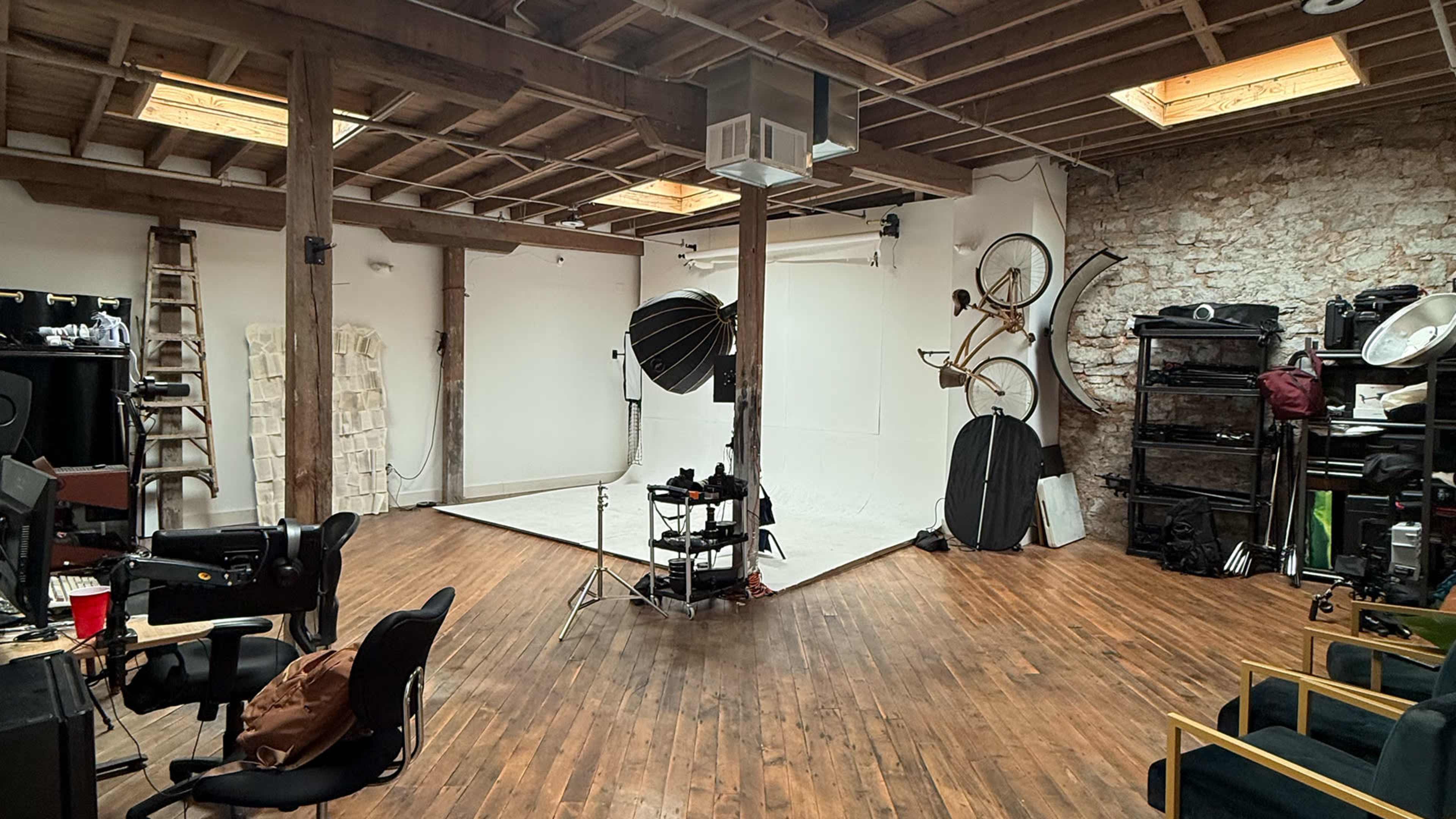 Downtown Natural Light Photo Studio with high ceilings Image in Pittsburgh, Atlanta, GA