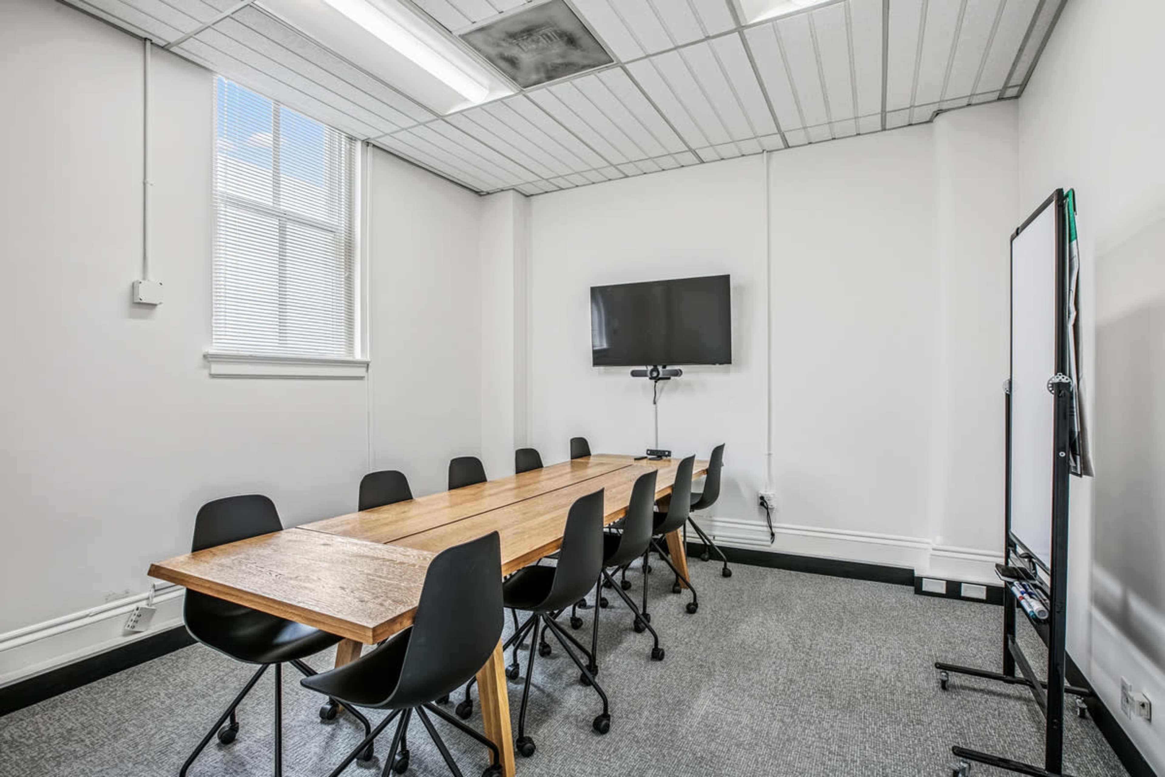 Beatiful Meeting Room with Natural Light Image in Union Square, San Francisco, CA