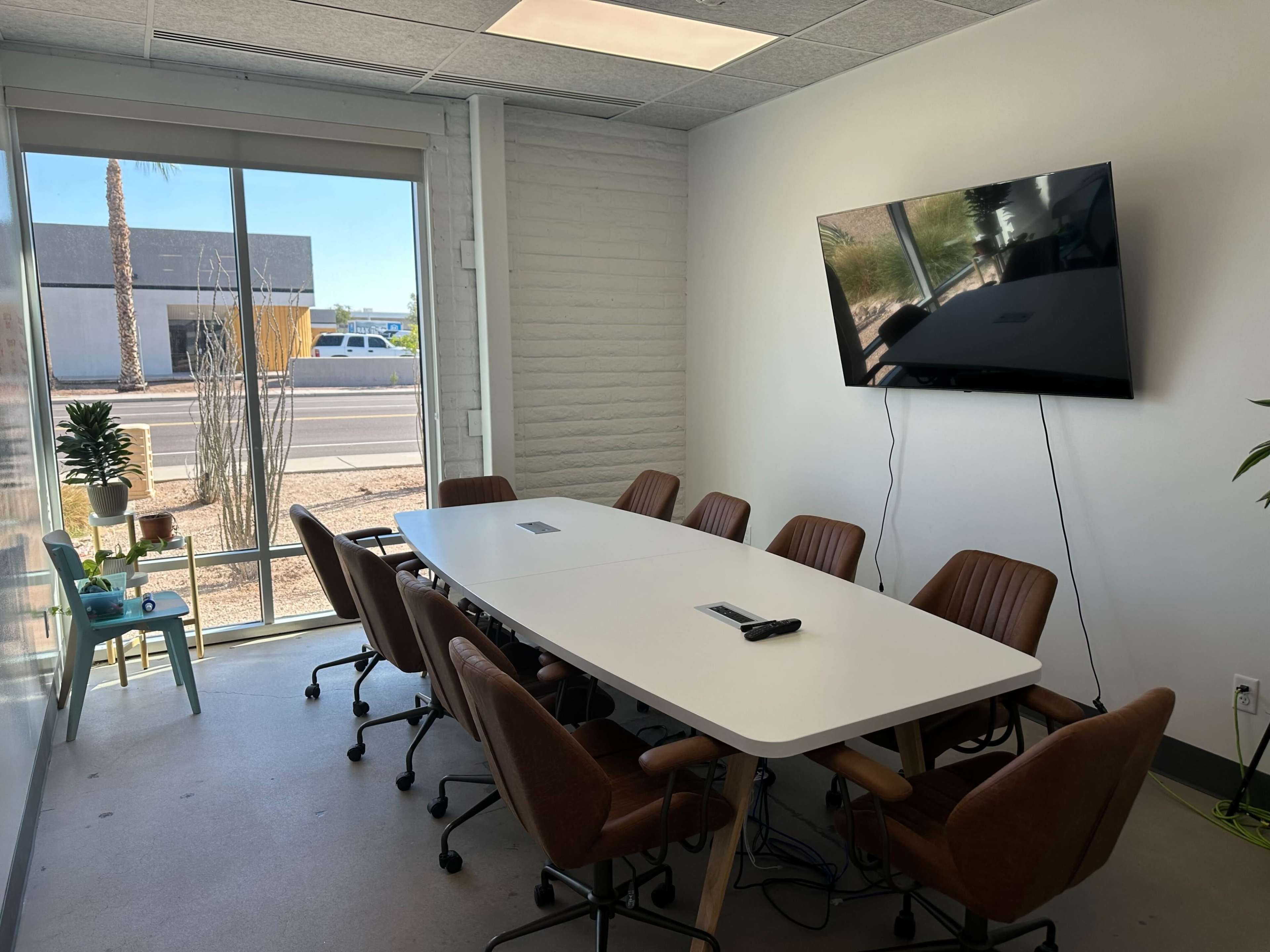 Modern Conference Room with Natural Light Image in Tempe, Tempe, AZ