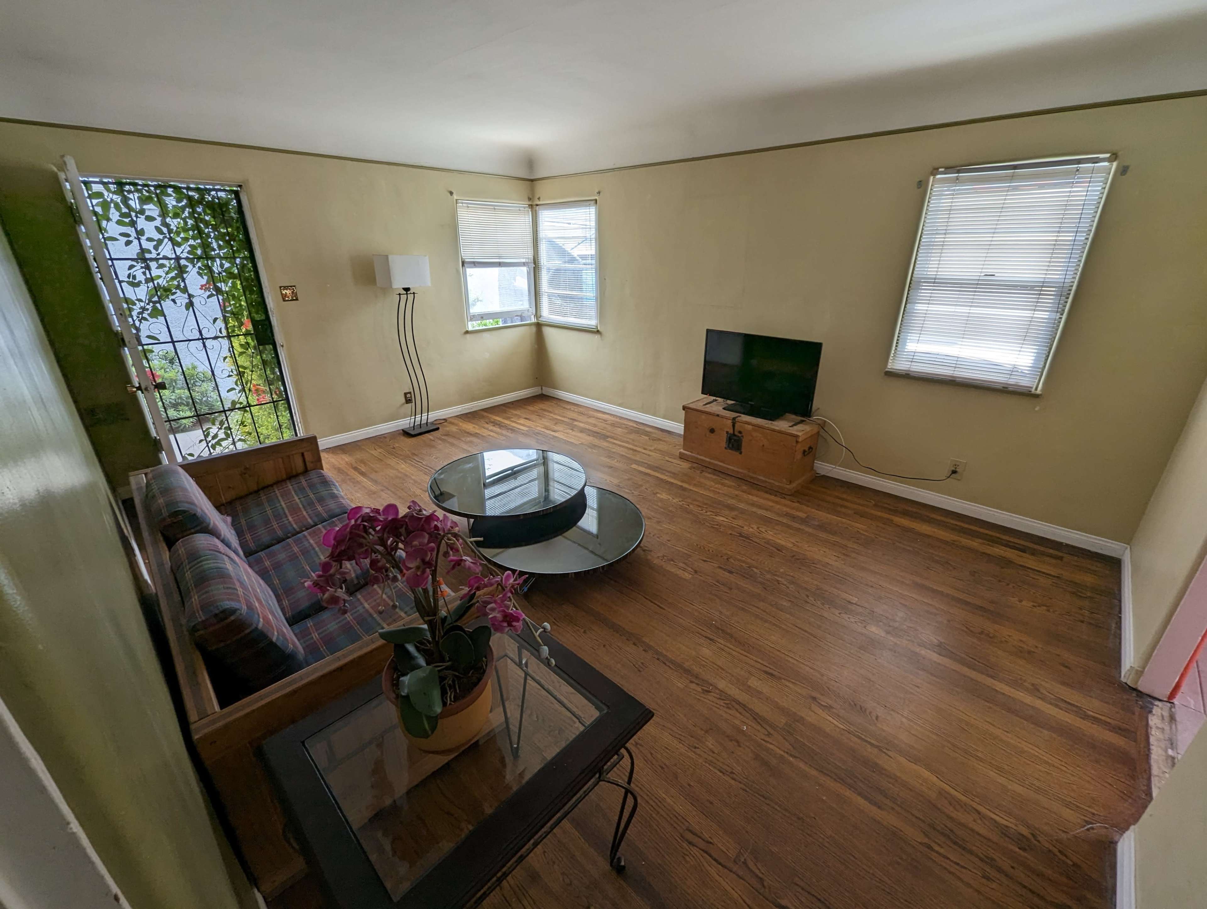 Santa Monica House with studio + piano available for your next Production, set ready Image in Pico, Santa Monica, CA
