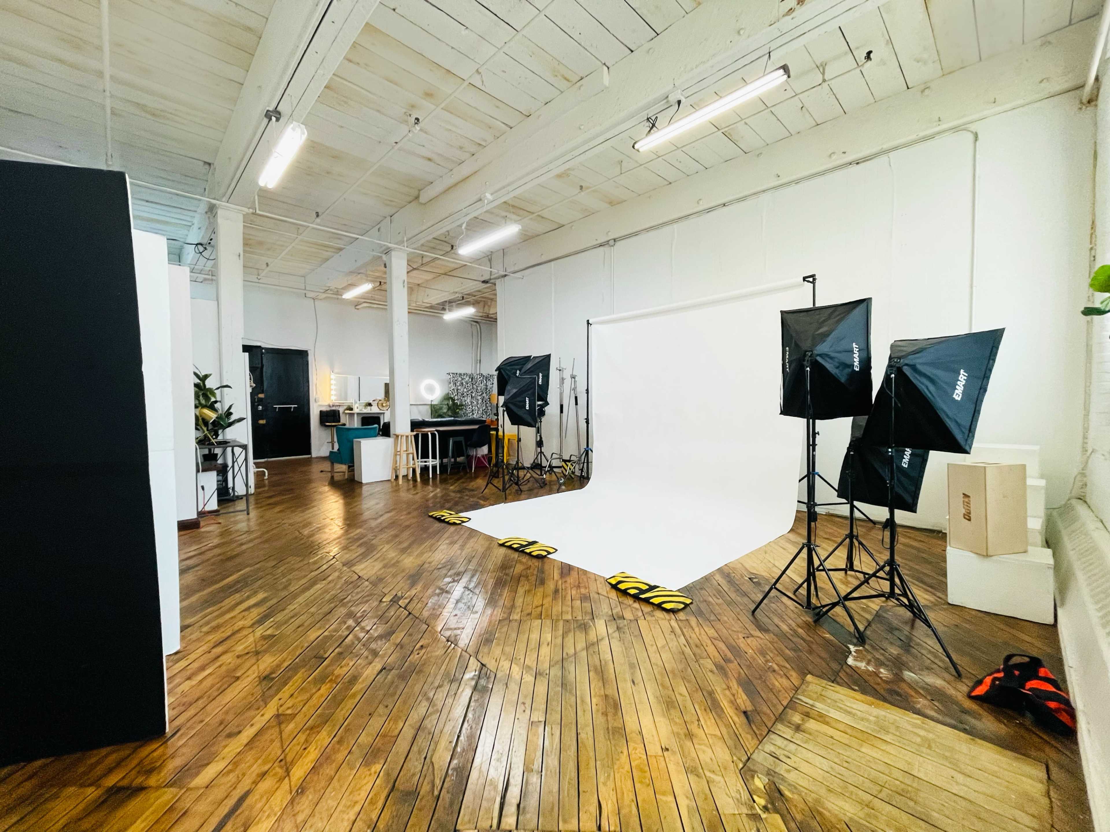 Kreativez Fully Equipped Daylight Photography/Video Studio Image in North Philadelphia, Philadelphia, PA