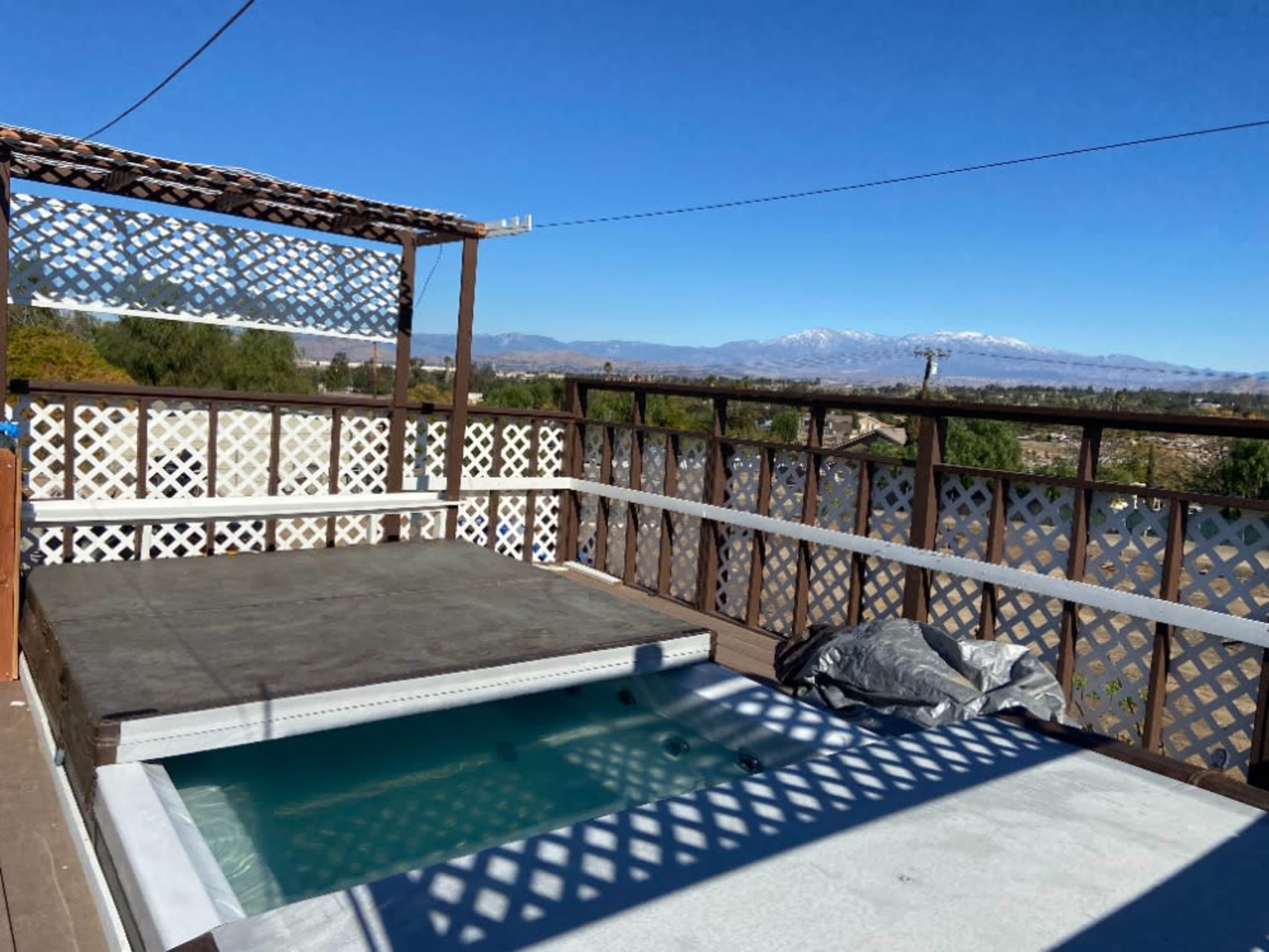 12 seater heated jacuzzy/Pool