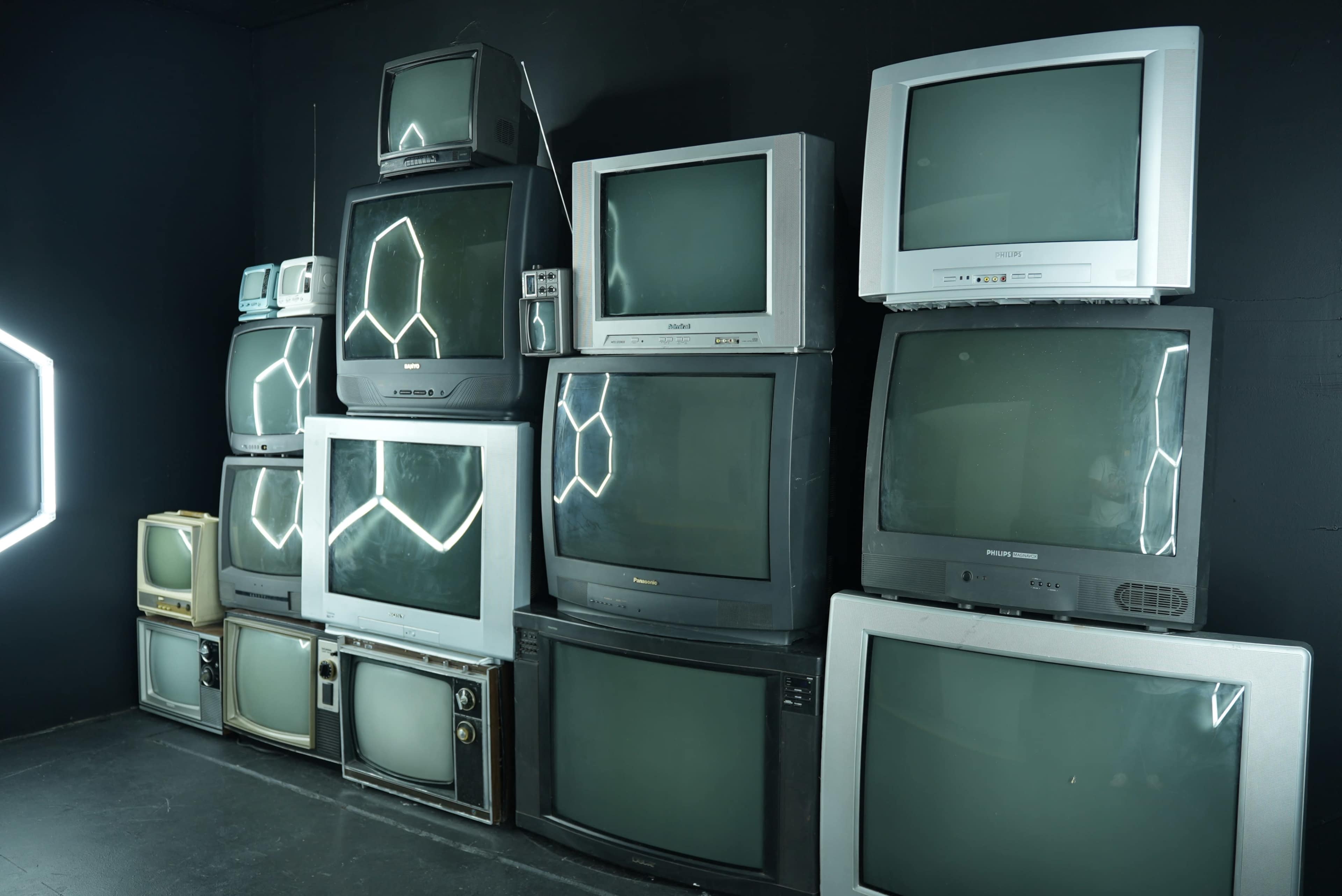 Vintage TV Film Set w/ LED Light Design Image in Edison, San Antonio, TX