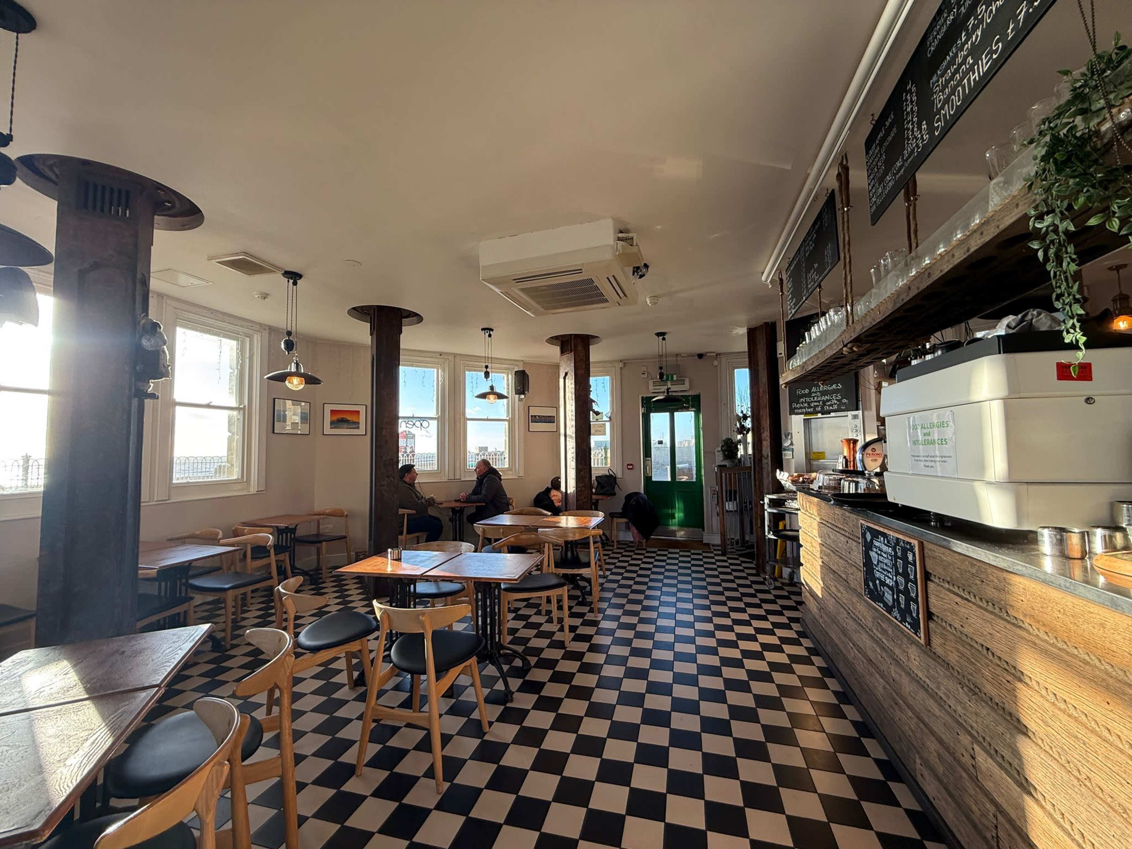 Seafront, Bistro, Family-Friendly Image in Brighton Beach, brighton, ENG