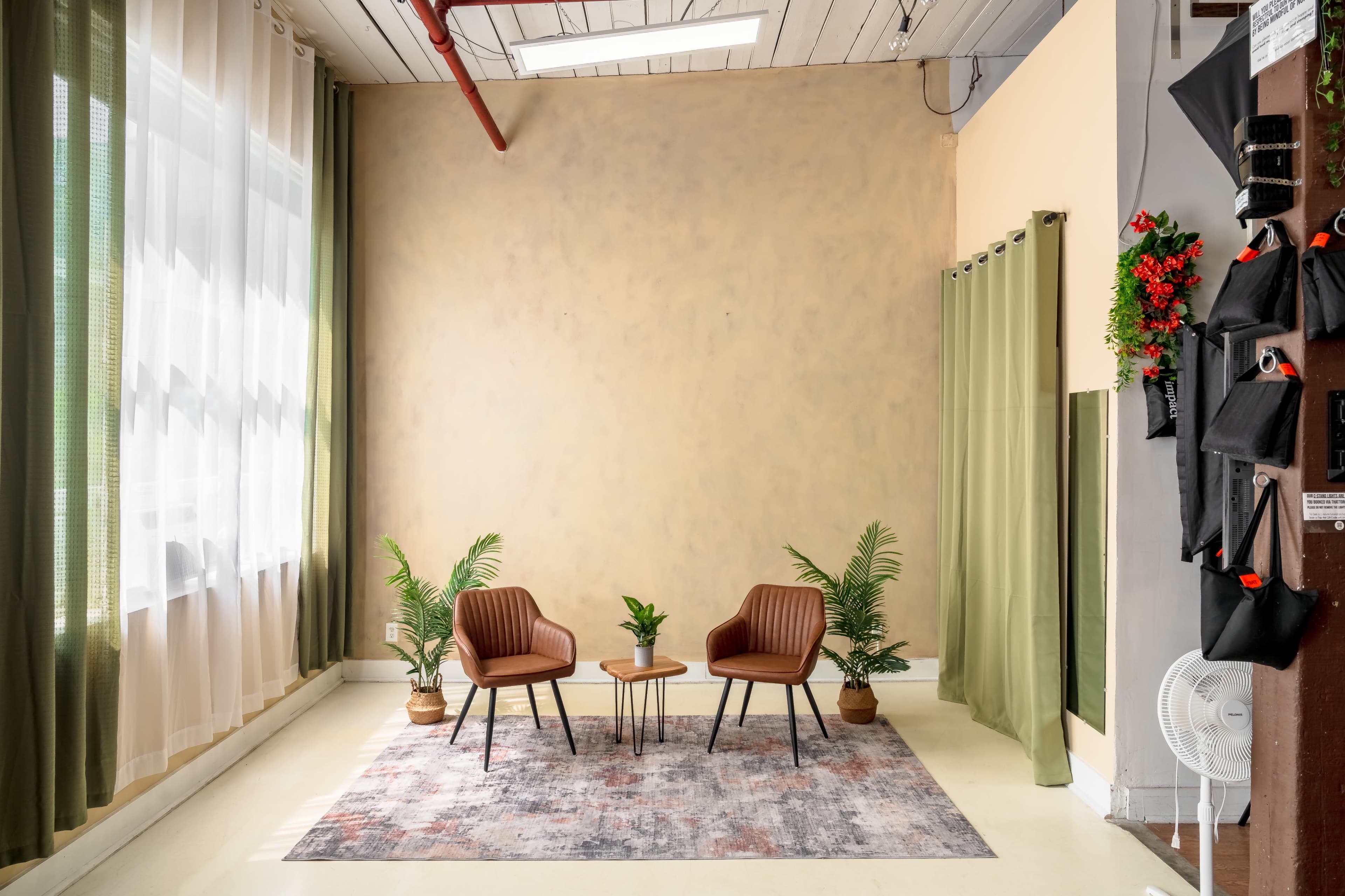 Toronto Podcast Studio (Inclds. Producer w. Mics+Cams) Image in South Riverdale, Toronto, ON