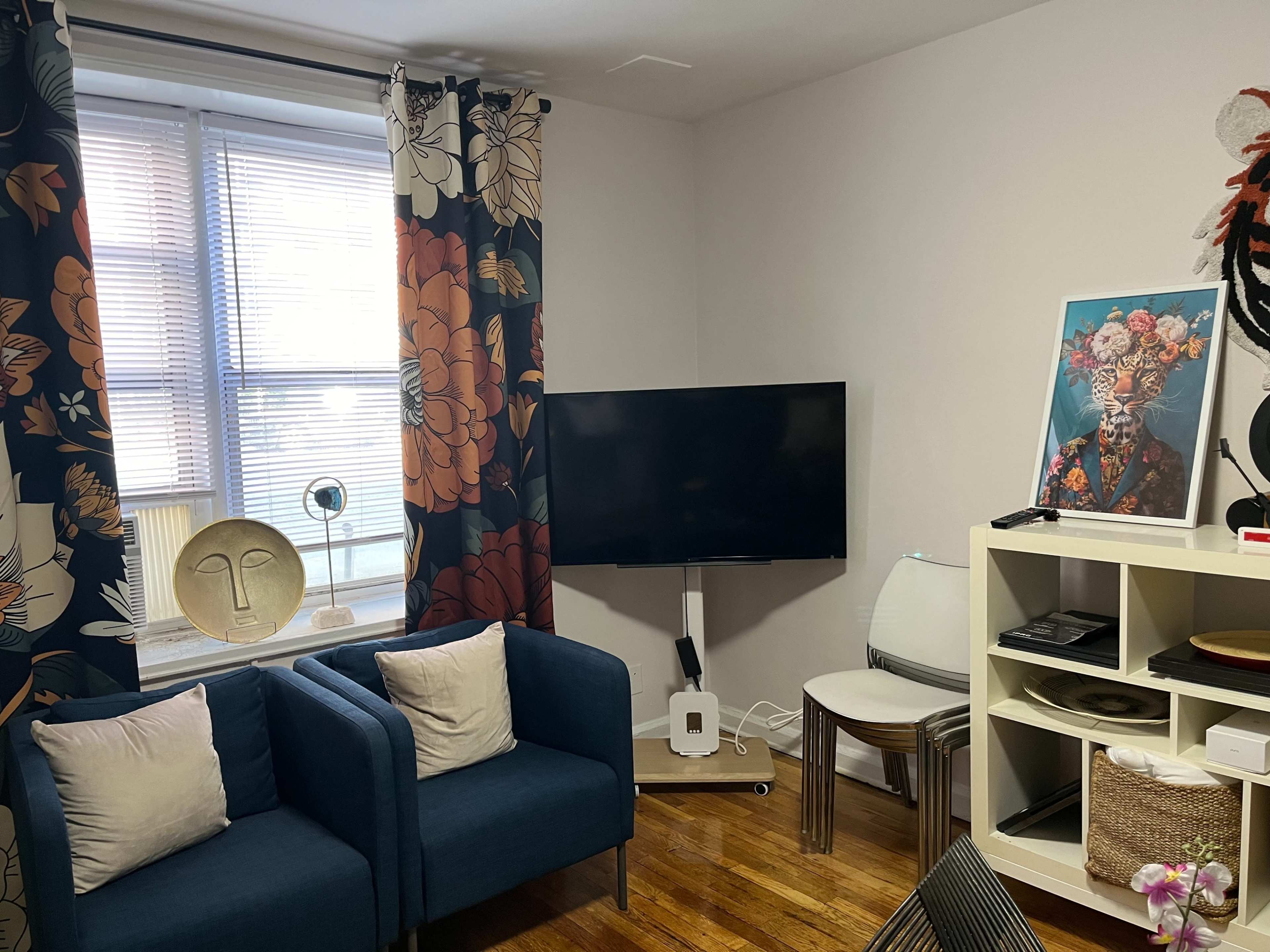 Versatile & Stylish Space for Meetings, Therapy, Remote Work, and Photo/Video Shoots Image in Flatlands, Brooklyn, NY