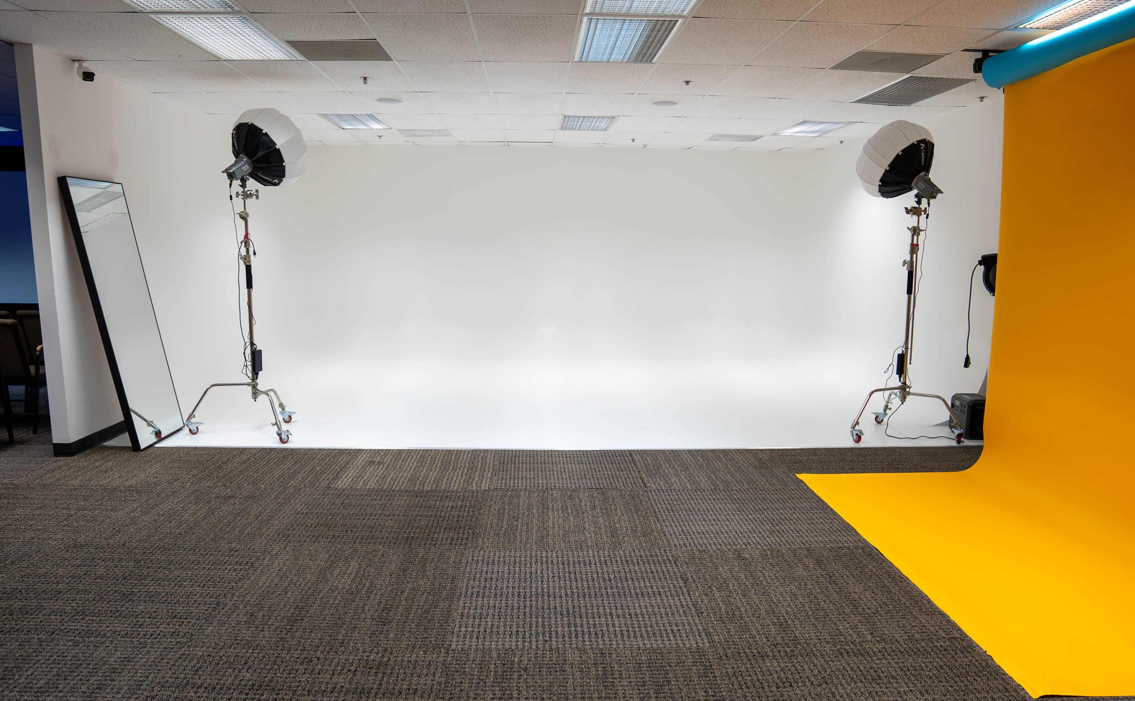 Exclusive studio w/ 25ft CYC Wall and backdrops Image in , Orlando, FL