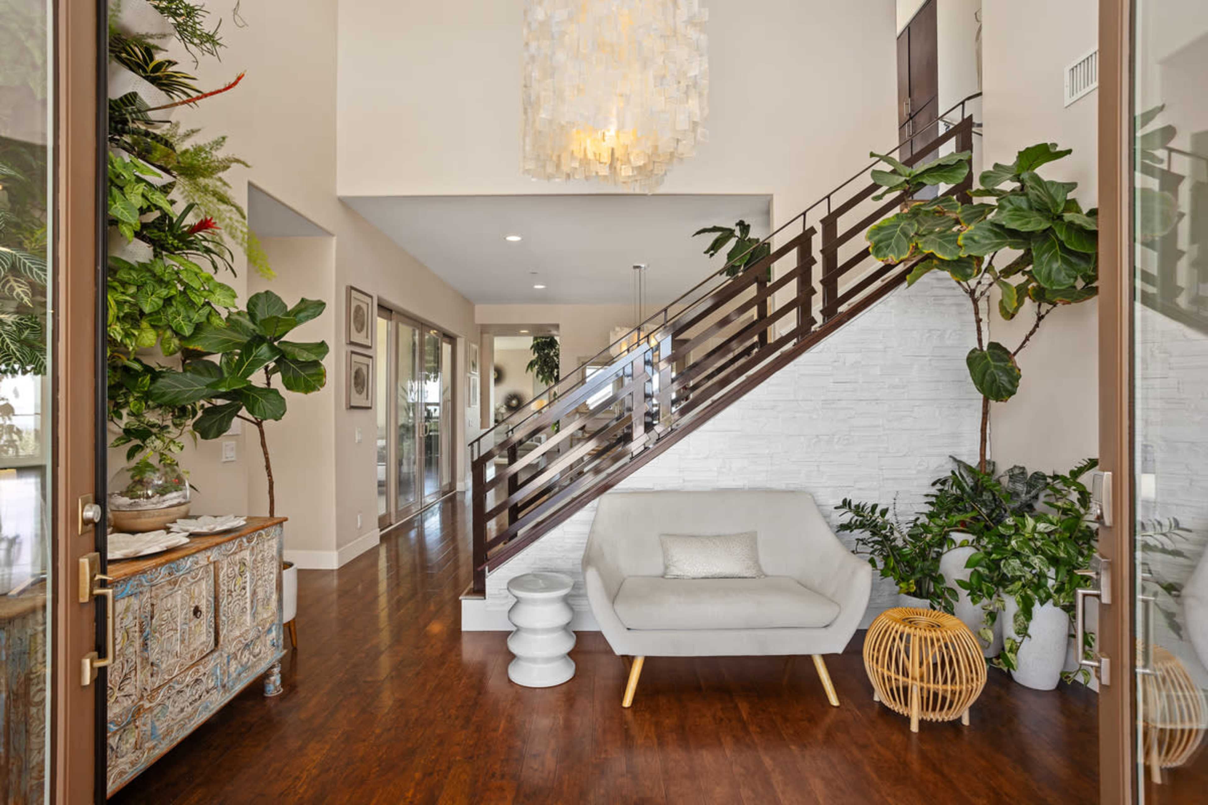 Modern villa with an incredible mountain view overlooking agricultural landscape Image in , Fallbrook, CA