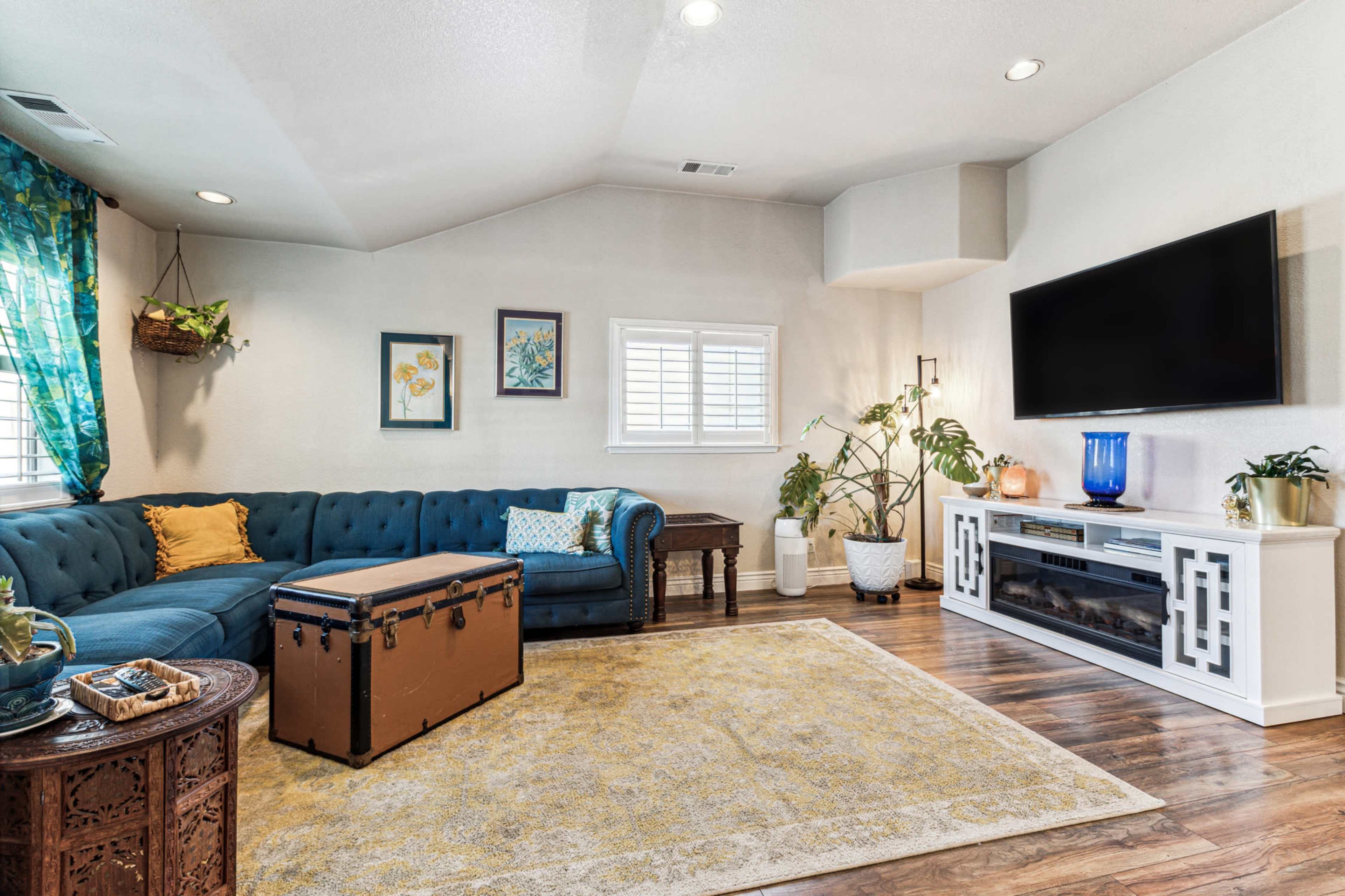 ¤ Old Folsom 5 Bedroom La Boheme Artist Retreat + Landscaped Yard ¤ Image in Park, Folsom, CA