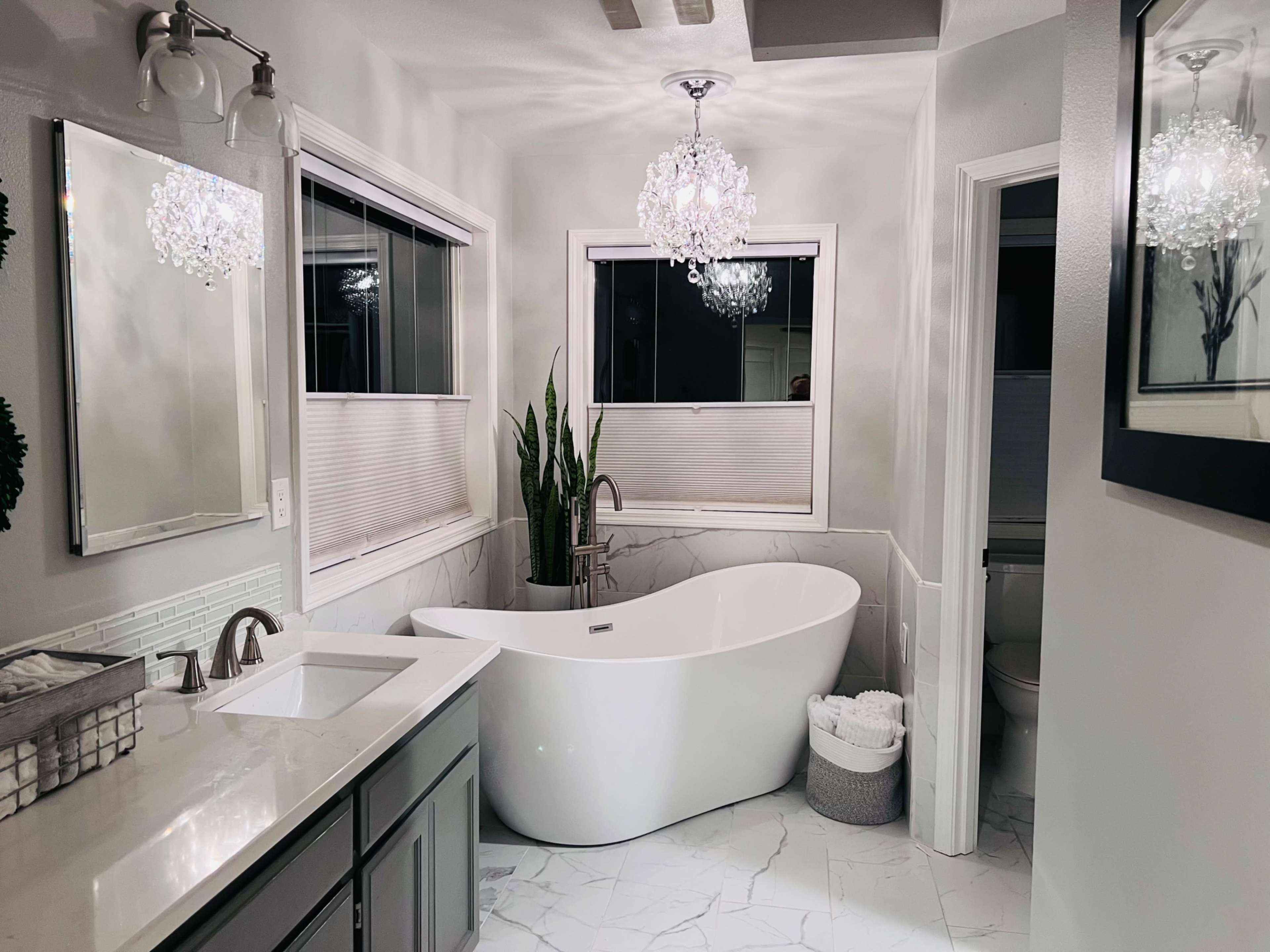 Bella- a large stylish home Image in Corvallis, Corvallis, OR
