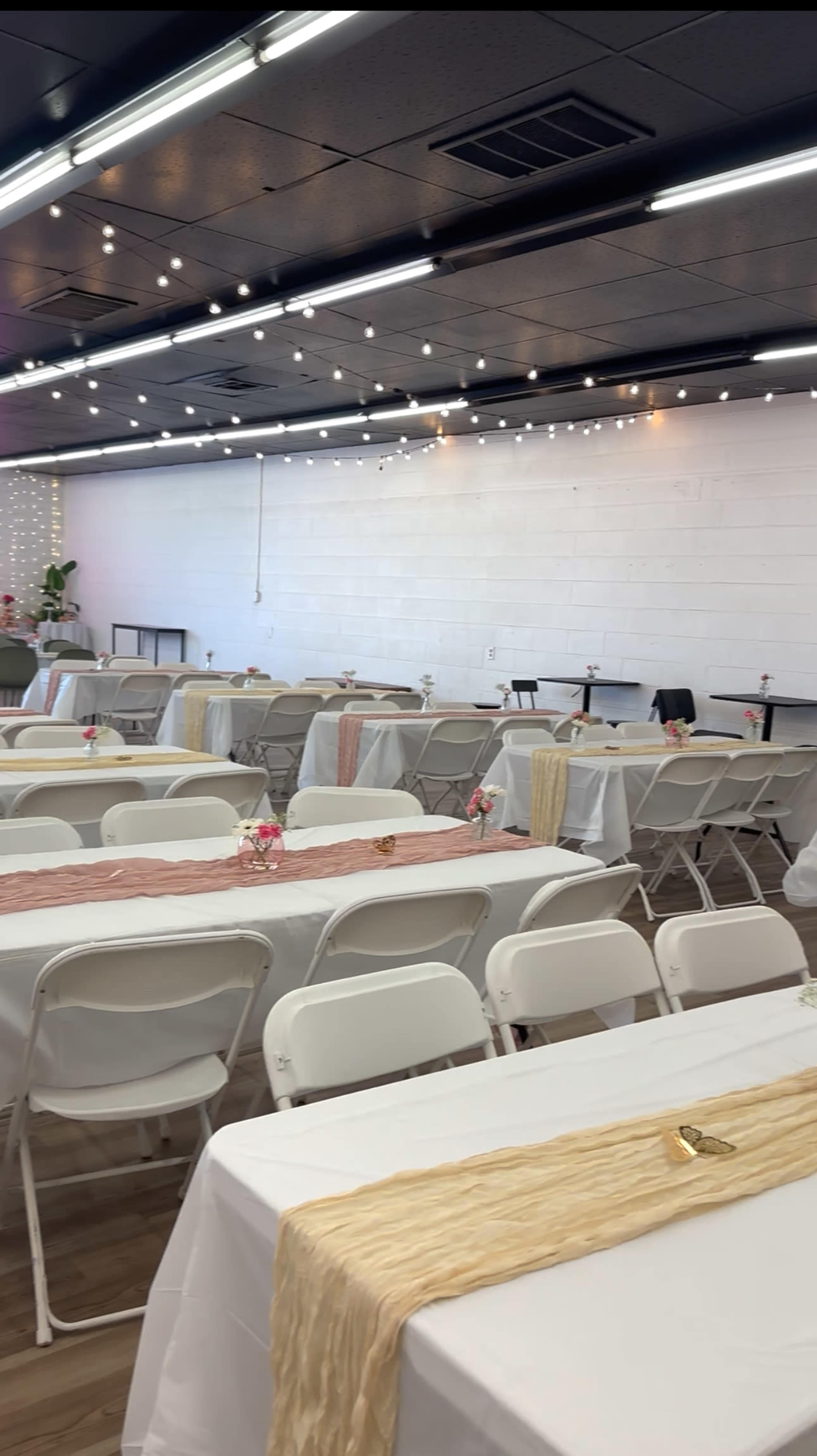 Modern Indoor-Outdoor Café Lounge in Sacramento – Perfect for Events & Pop-Ups Image in Woodbine, Sacramento, CA