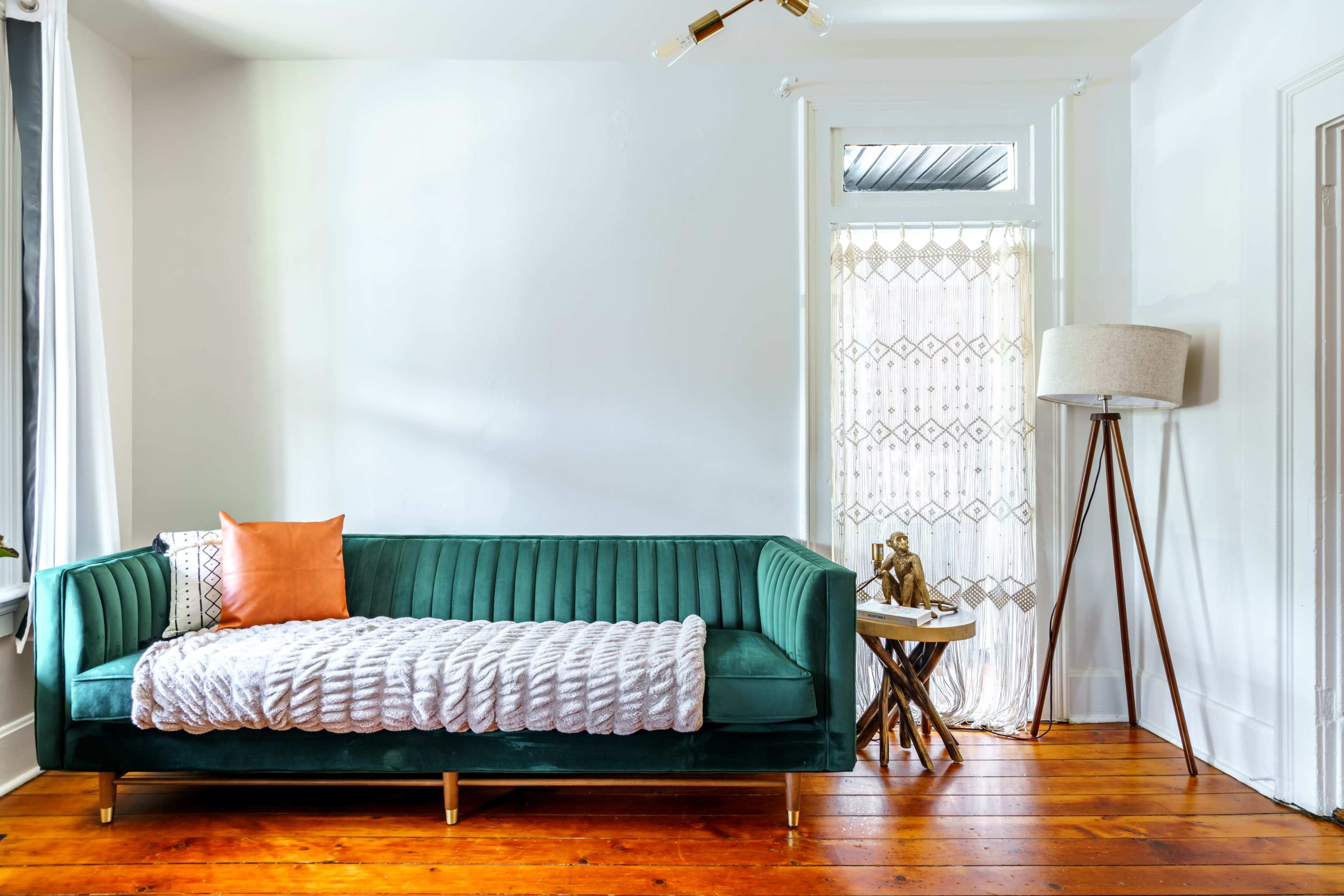 Blue Casita 🌿🐯  Short North • Convention • King Bed • Parking Free Image in Italian Village, Columbus, OH