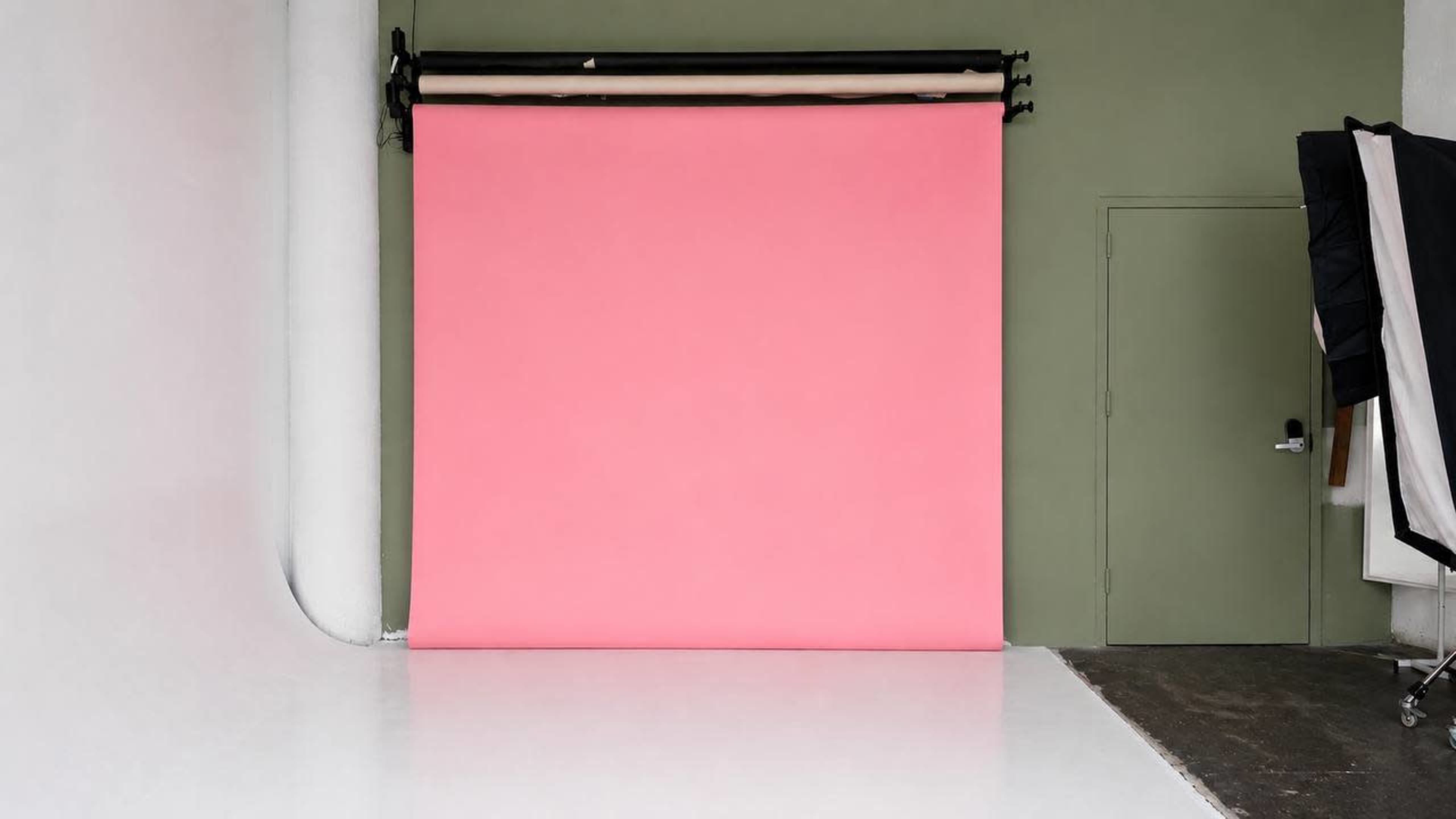 Cyclorama + Backdrops + Flashes Image in East Williamsburg, Brooklyn, NY