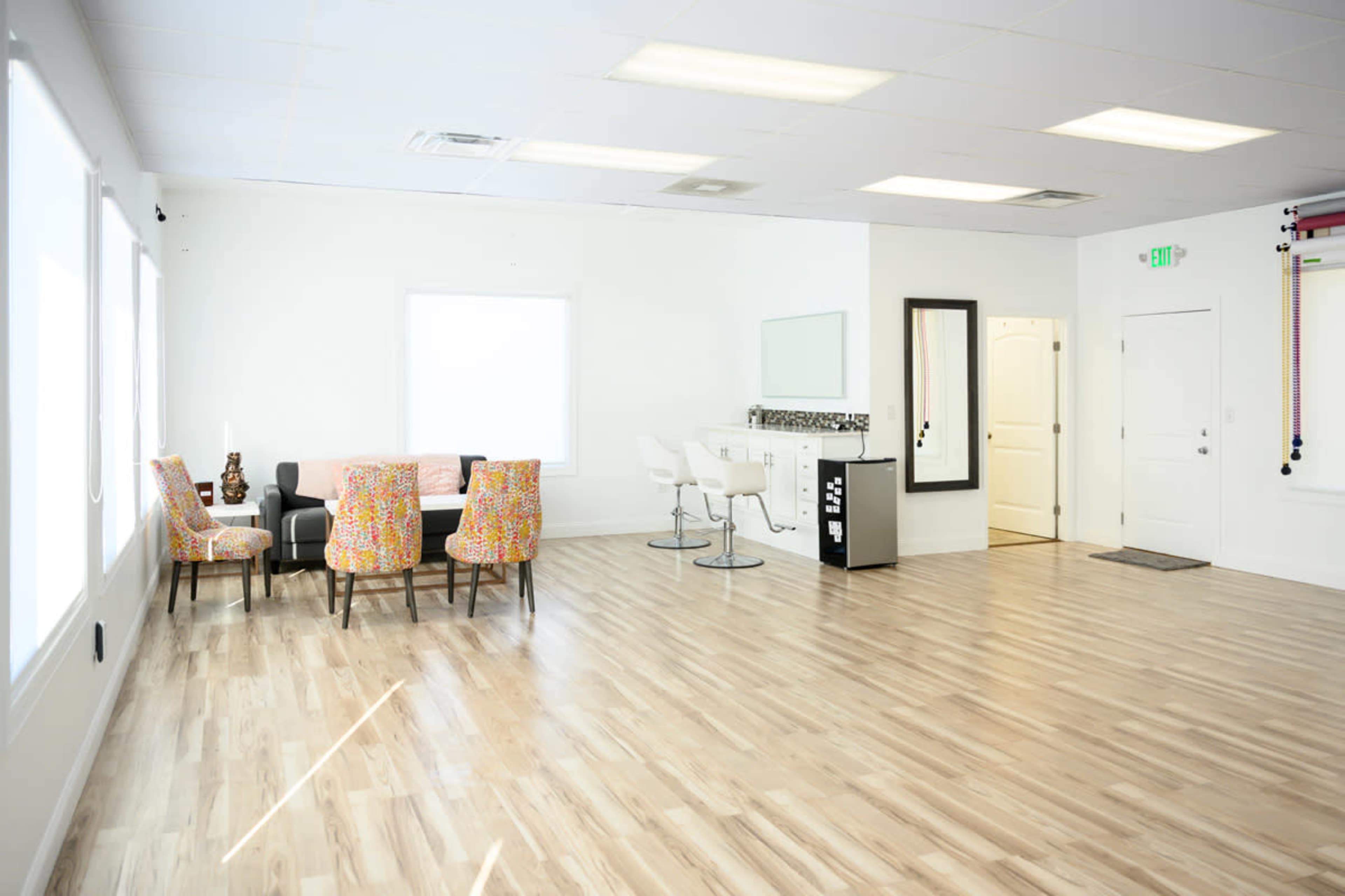 Natural Light open concept studio space for meetings and photoshoots Image in Pelham, BIRMINGHAM, AL