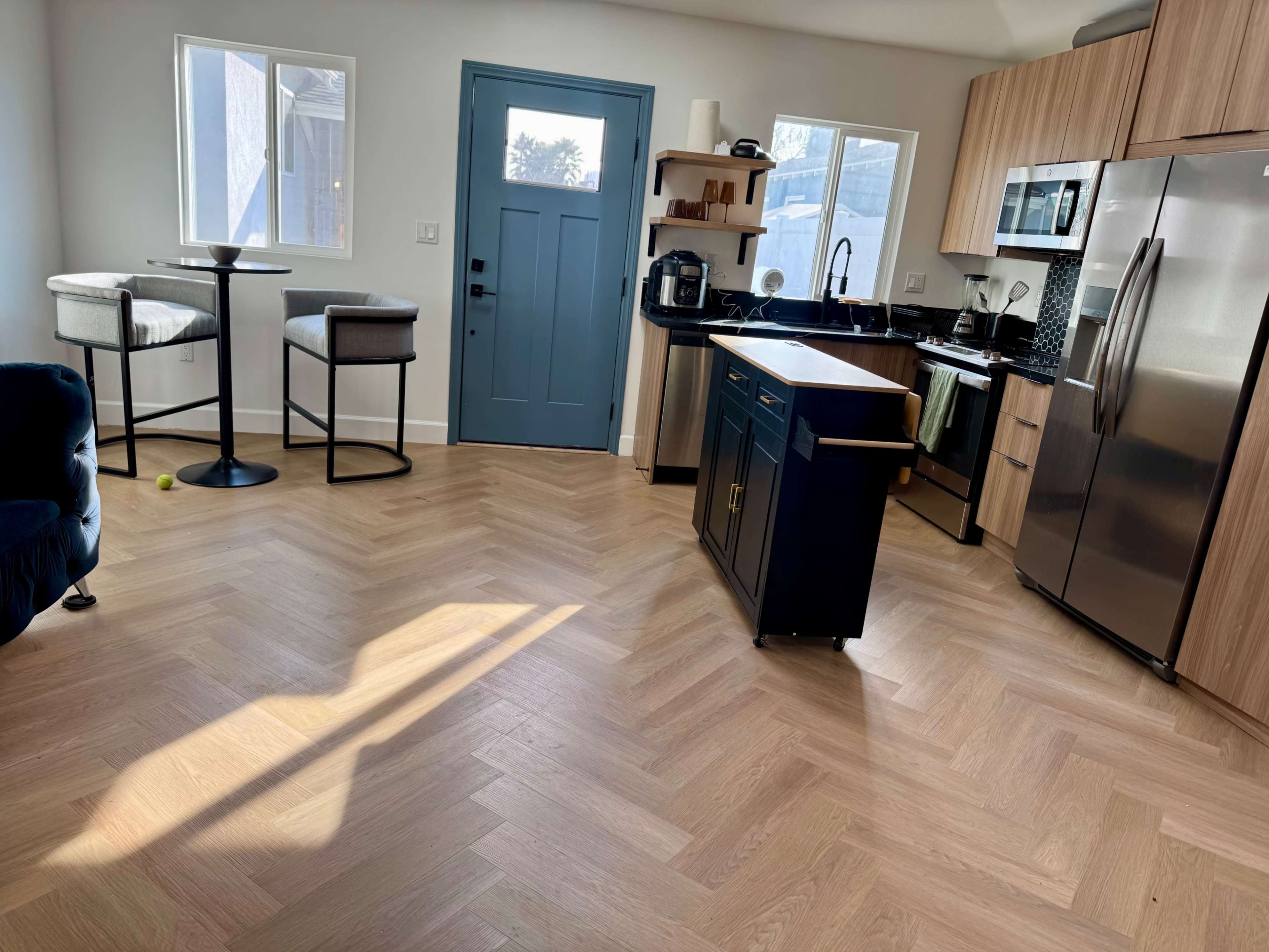 A little house that feels like an apartment full one bedroom house Image in Van Nuys, Los Angeles, CA