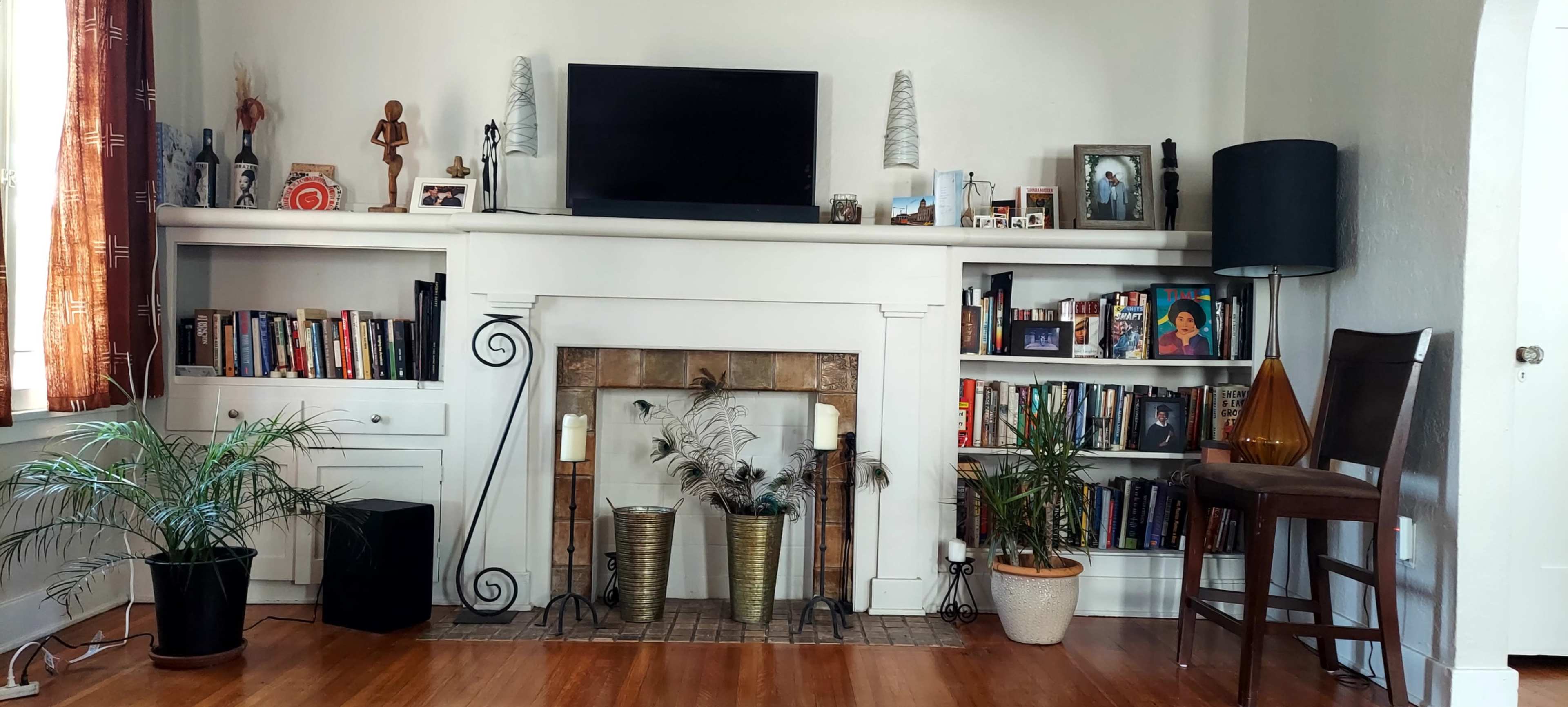 Stylish One Bedroom in Burgeoning Leimert Park Image in Hyde Park, Los Angeles, CA