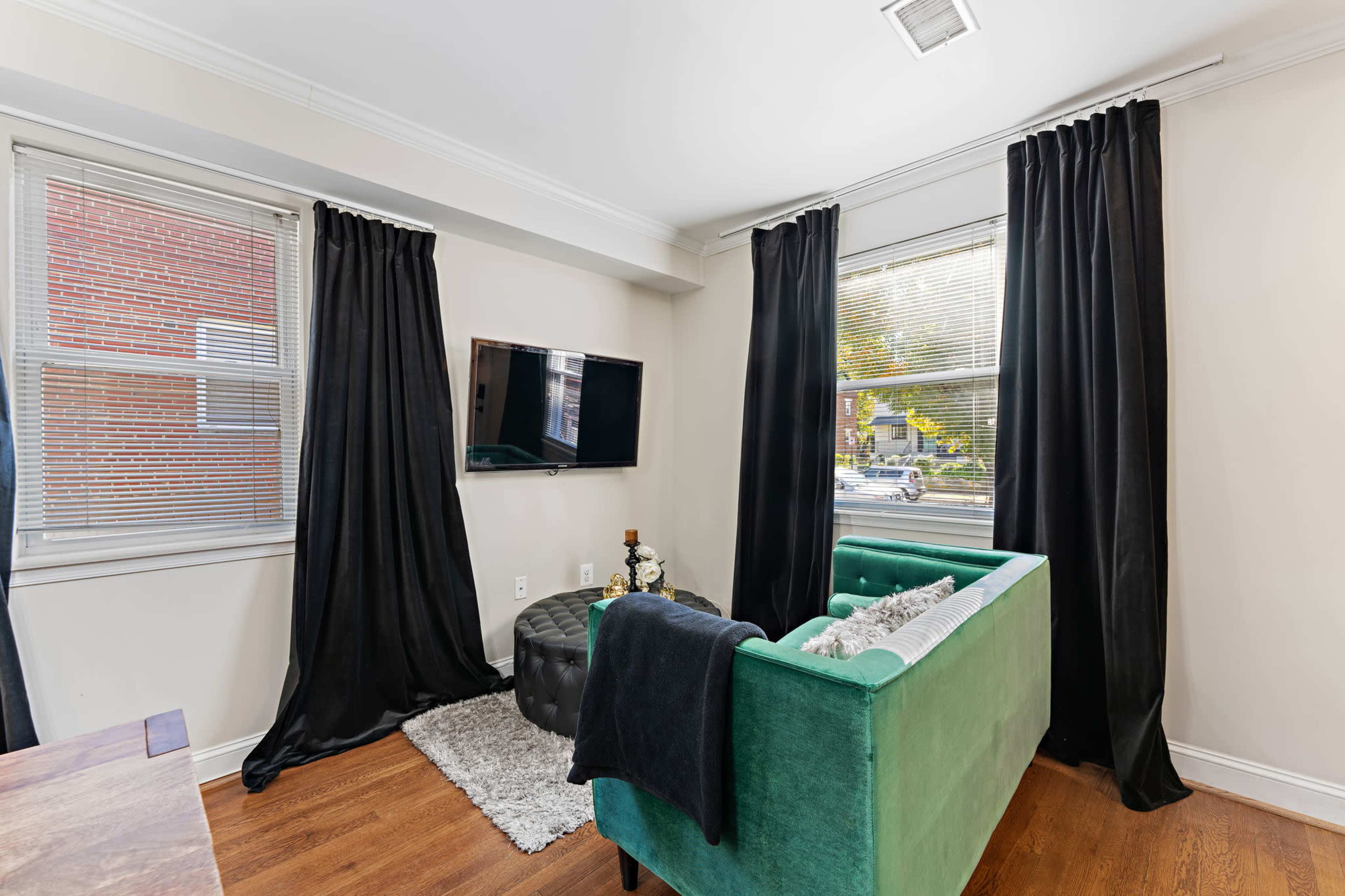 Free Parking! Content House with Natural Light in Southeast | Club Brandywine Image in Washington Highlands, Washington, DC
