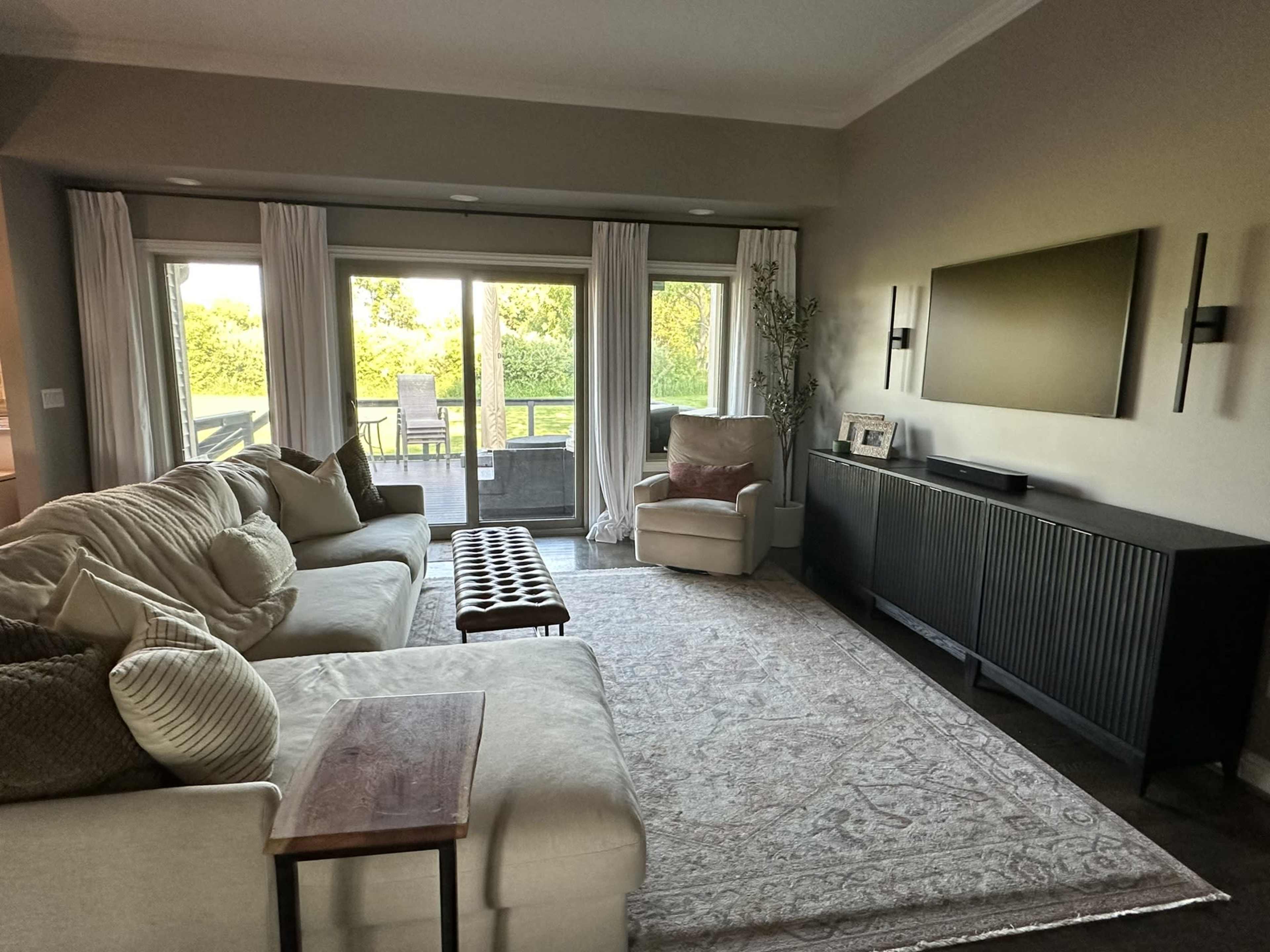Modern Ranch for Photo Shoots, Meetings & More Image in Springfield Township, Clarkston, MI