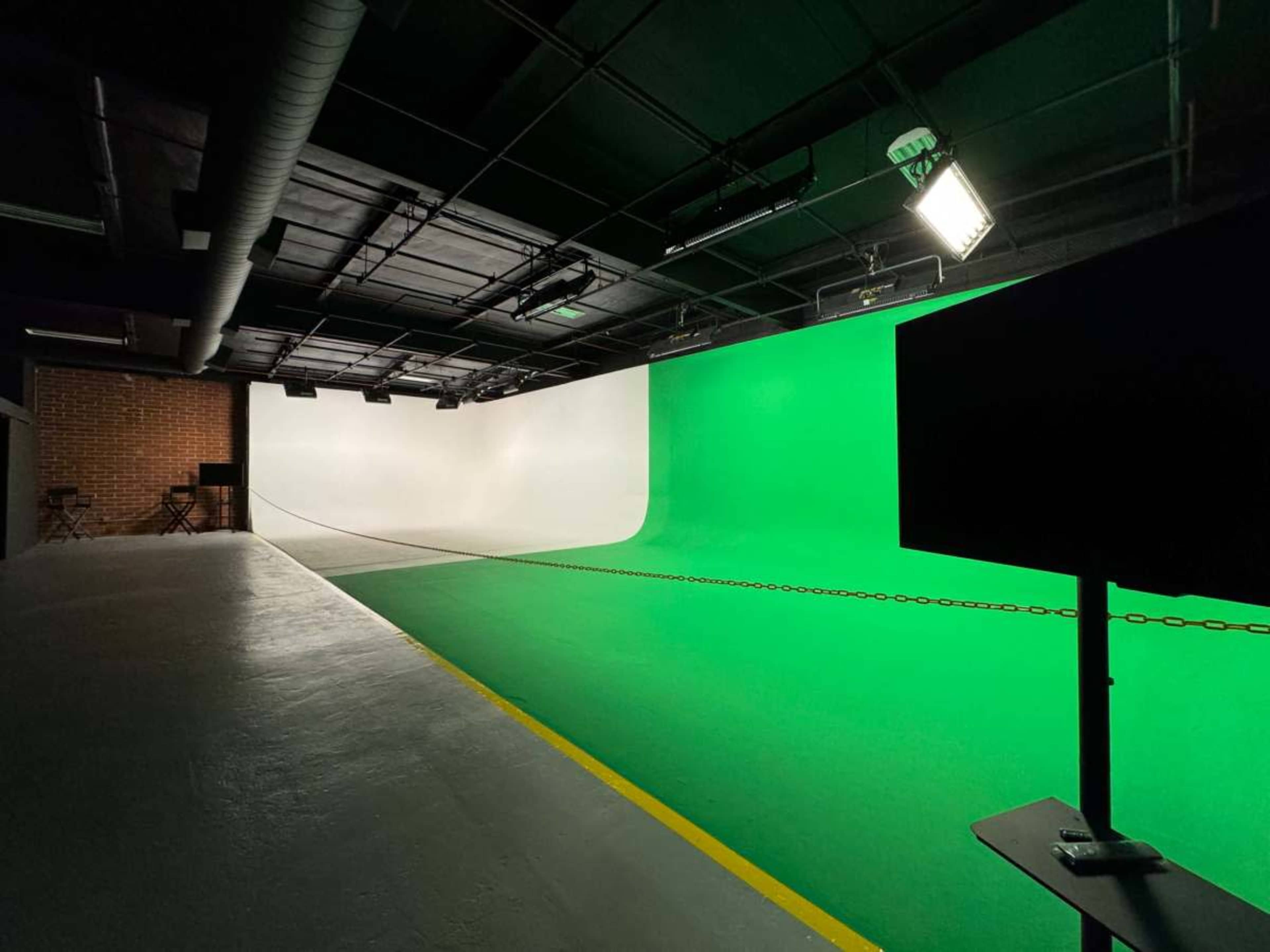 3600sf Pre-Lit Studio Image in Sun Valley, Los Angeles, CA