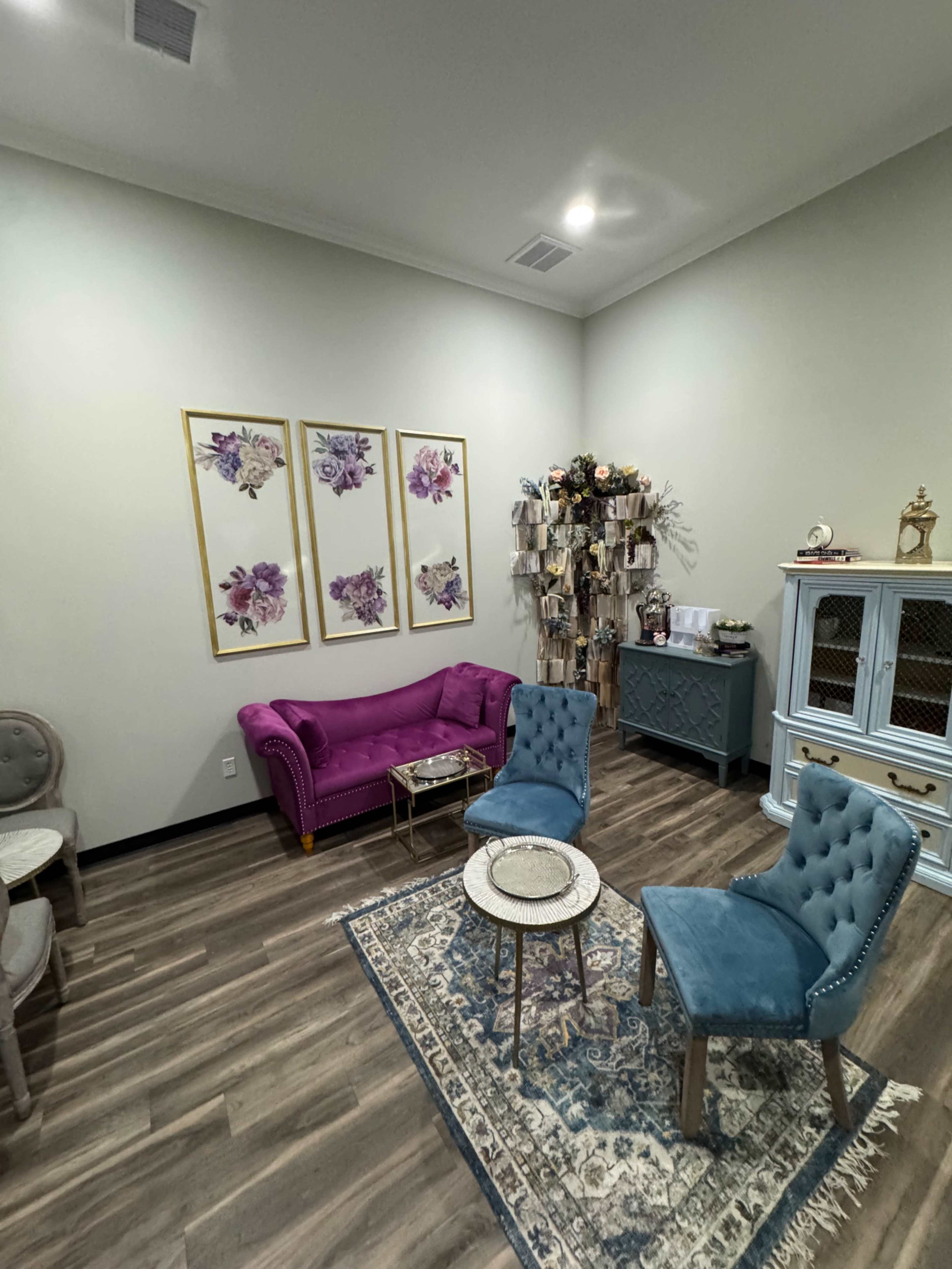 Picturesque and Dainty Tea Lounge Image in , Magnolia, TX