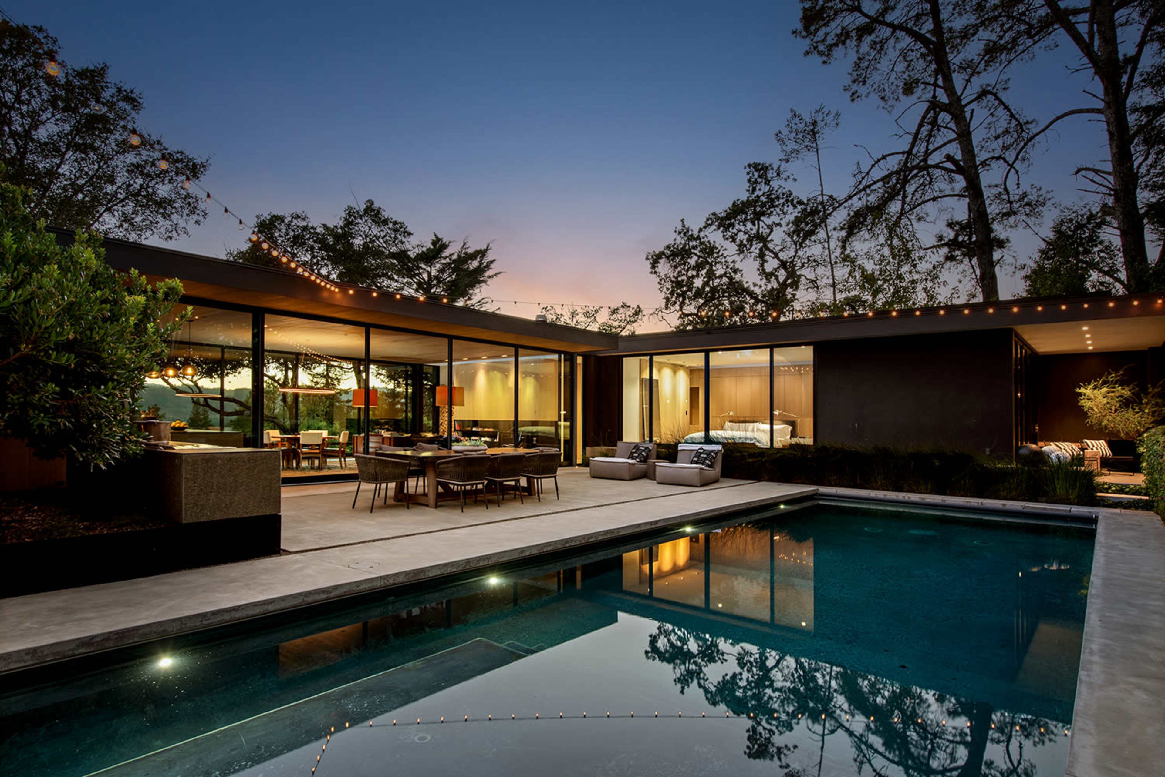 Modern glass tree house Image in Healdsburg, Healdsburg, CA
