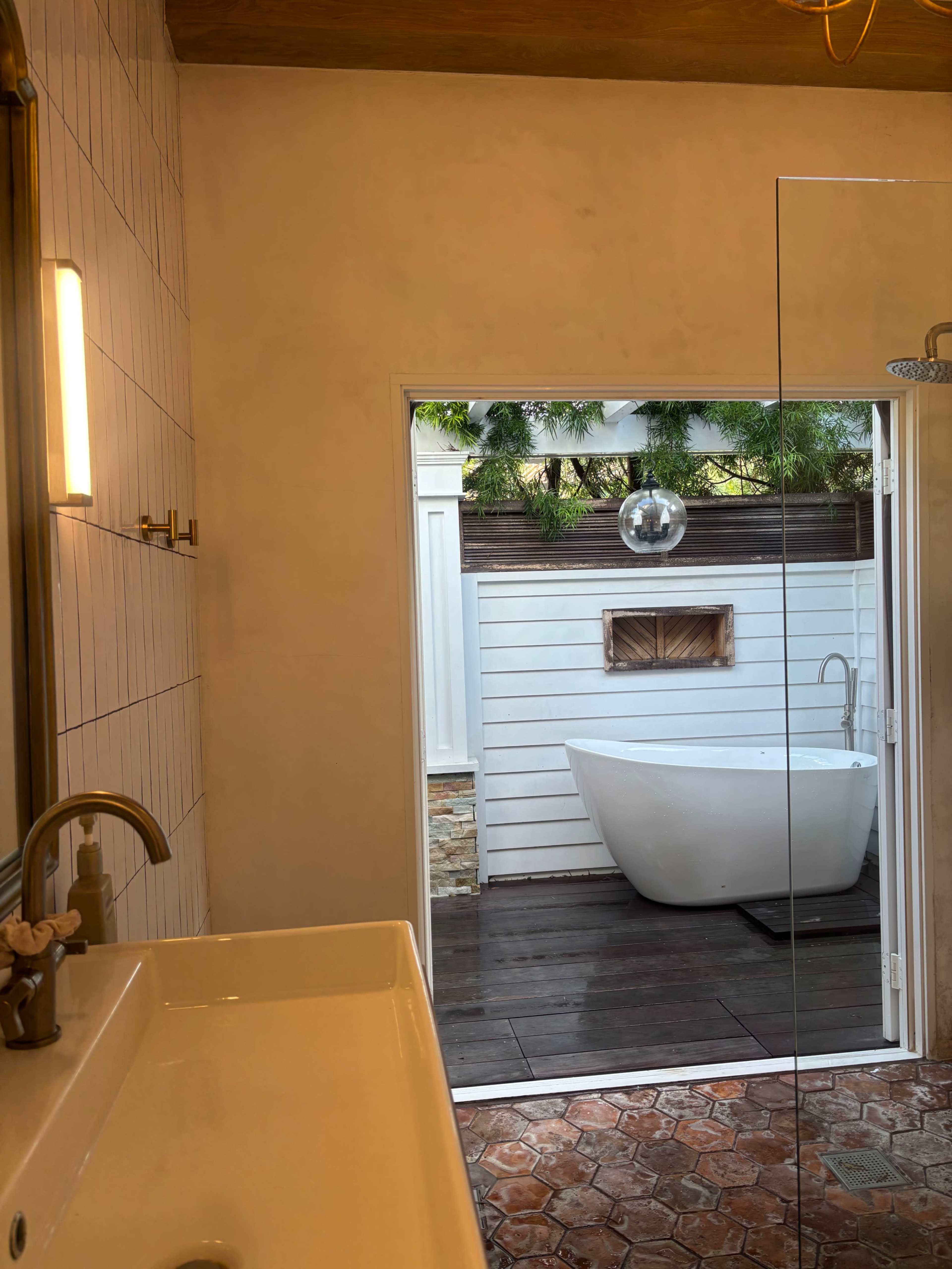 Backyard Oasis: A Modern Retreat for Relaxation and entertaining Image in Riviera, Torrance, CA